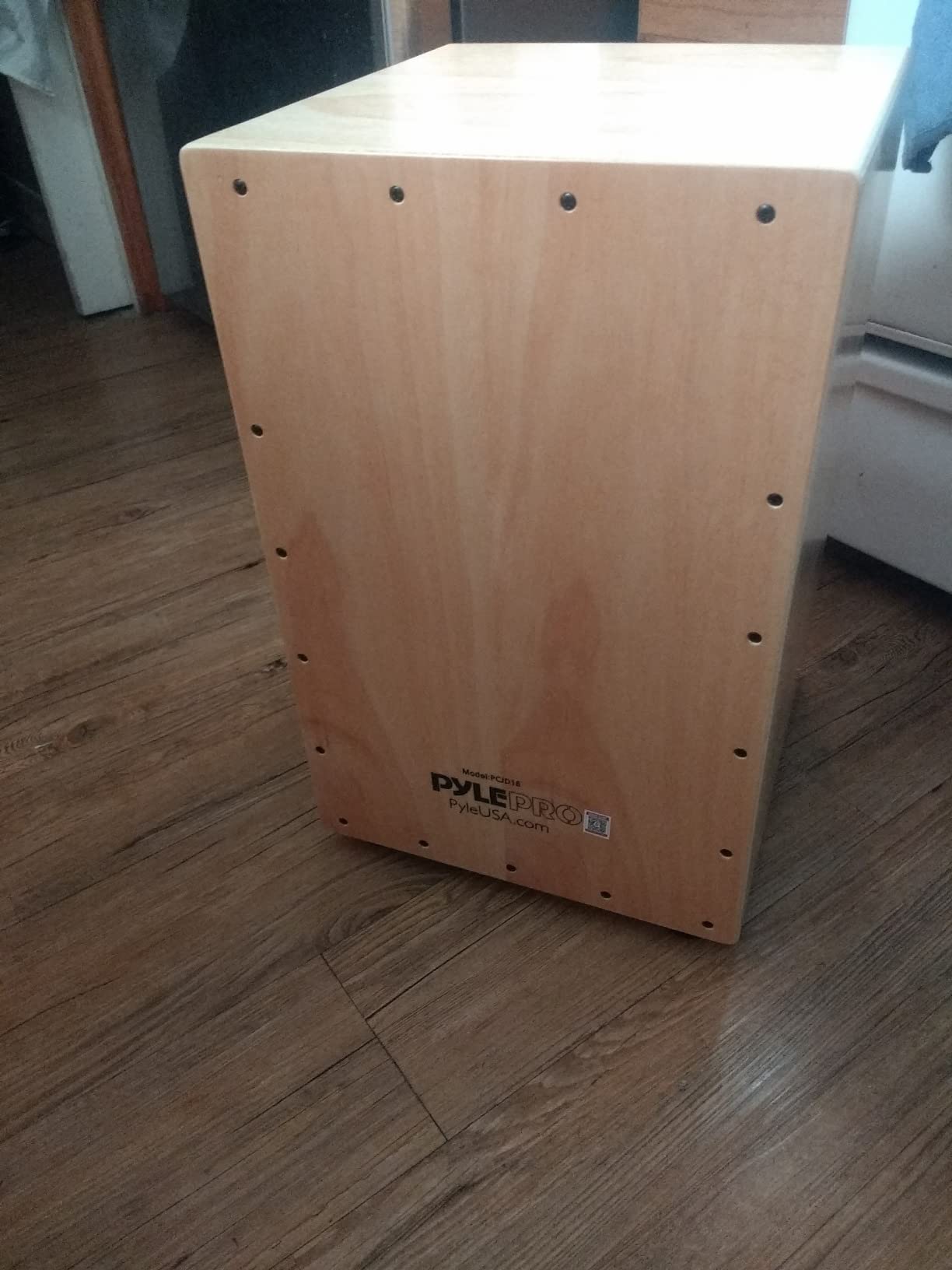 Pyle Jam - Wooden Cajon - Handcrafted Stringed Lightweight Percussion Box With Internal Guitar Strings, Rubber Capped Feet, Suitable For All Ages customer photo 2