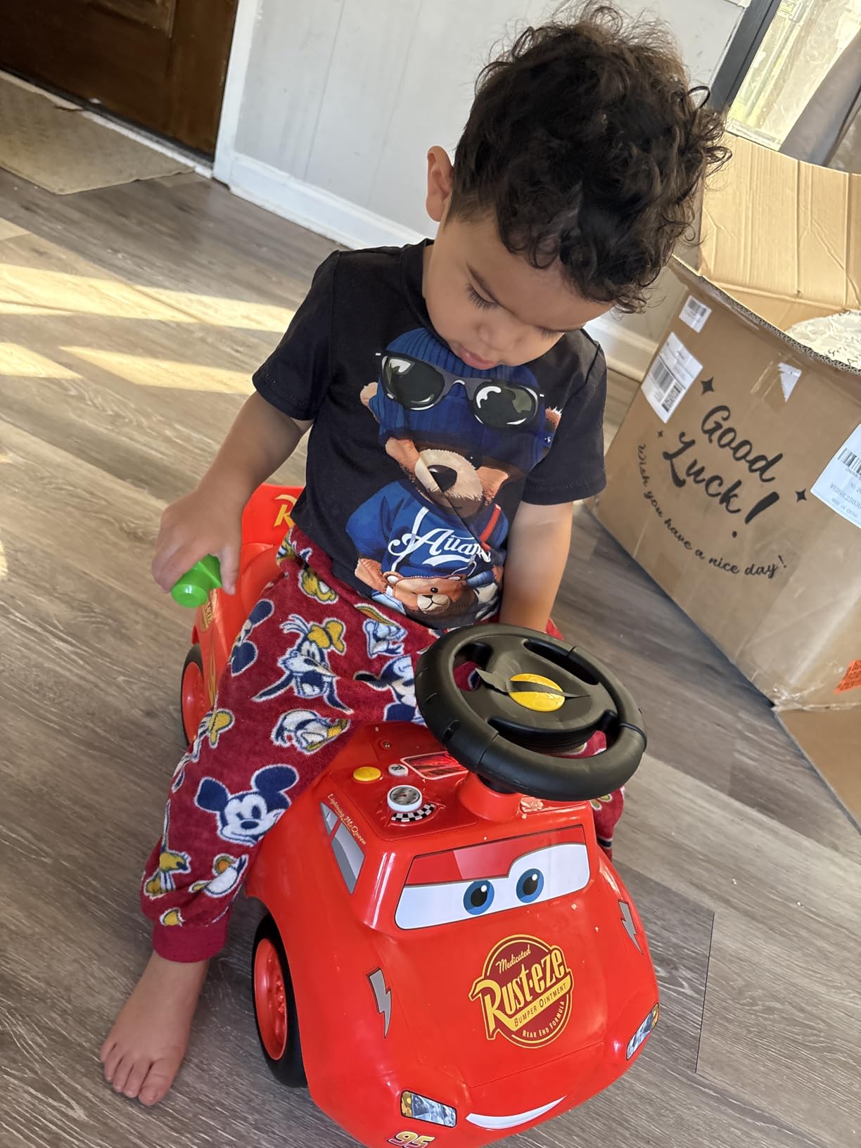 Kiddieland Lightning McQueen Ride-On Car, Foot-to-Floor Racer for Toddlers customer photo 1
