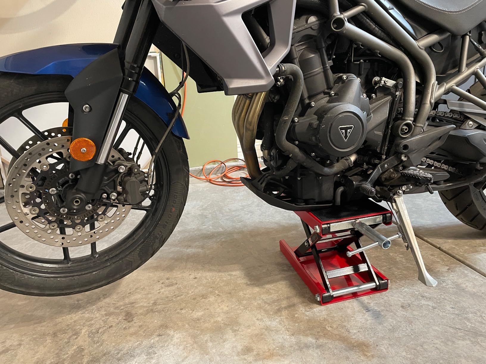 VIVOHOME 1100 LBS Motorcycle Lift Scissor Jack, Wide Deck Hoist Stand, Red customer photo 1