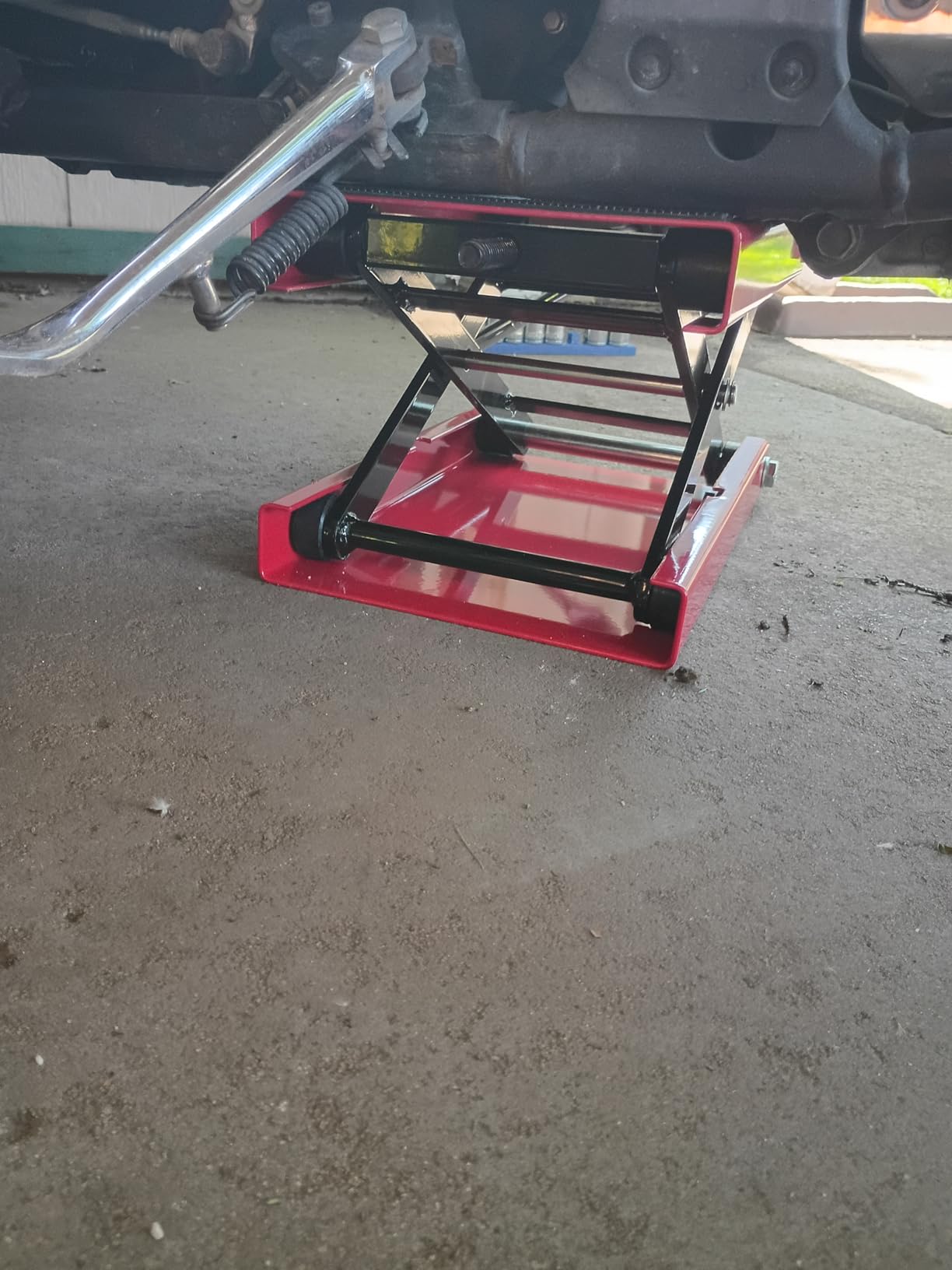 VIVOHOME 1100 LBS Motorcycle Lift Scissor Jack, Wide Deck Hoist Stand, Red customer photo 2