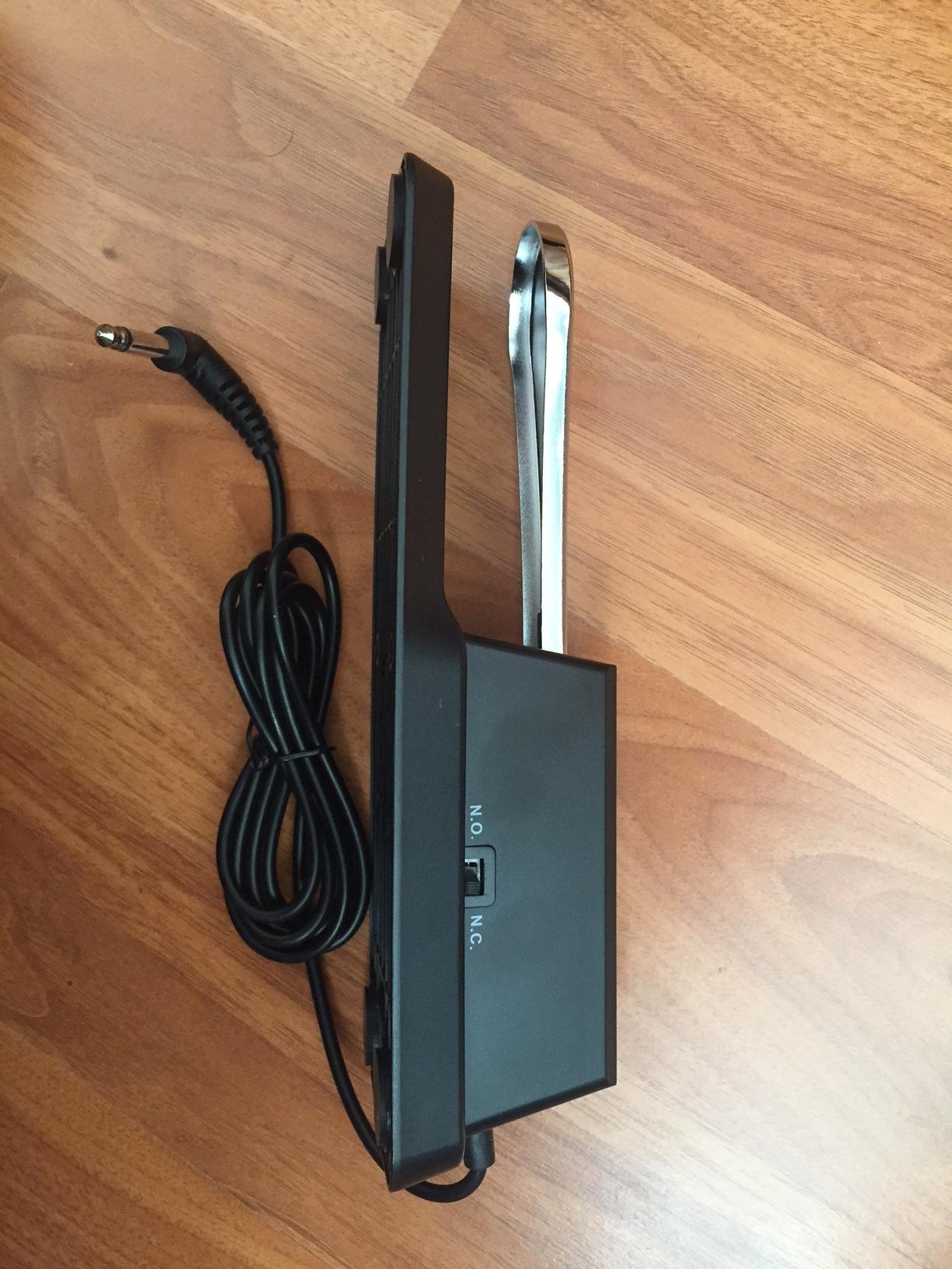 Soraco Sustain Pedal Universal for Yamaha Casio Roland Korg Behringer Moog Piano Midi Electronic keyboards Style with Polarity Switch, 1/4'' Input Plug customer photo 2