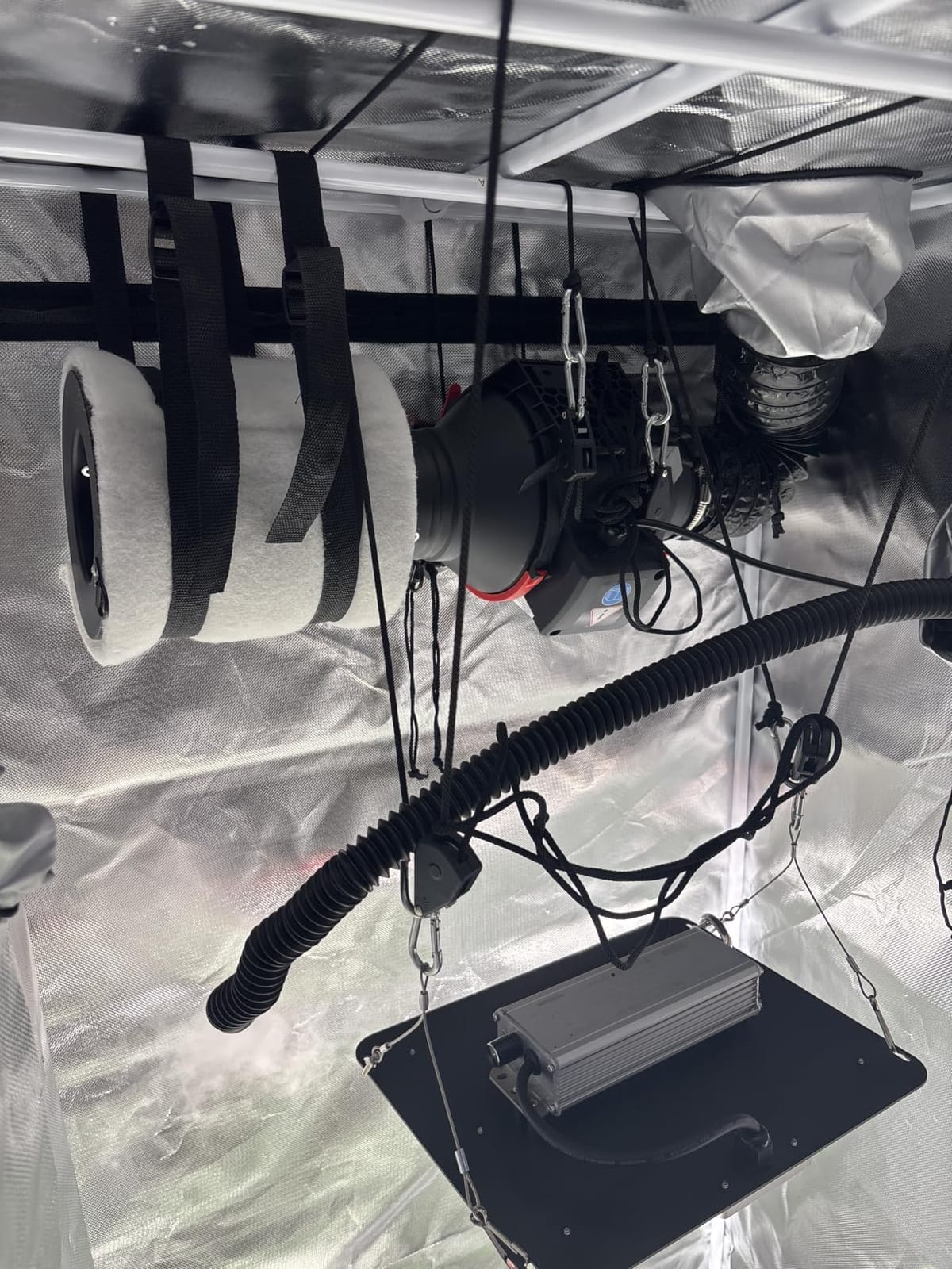 Upgrade Integrated Auto 2'X2' Grow Tent Kit Complete System, S1000 LED Grow Light, Grow Tent with 4“Ventilation Kit, Inline Fan&Carbon Filter, Irrigation Kit, Humidifier and Clip Fan customer photo 1