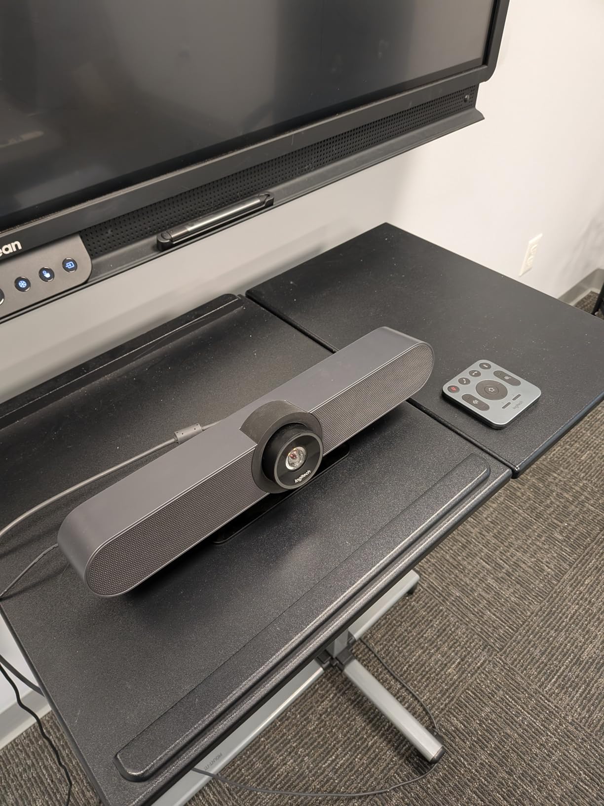 Logitech MeetUp Video Conferencing System 4K with 3 Microphones - Black customer photo 1