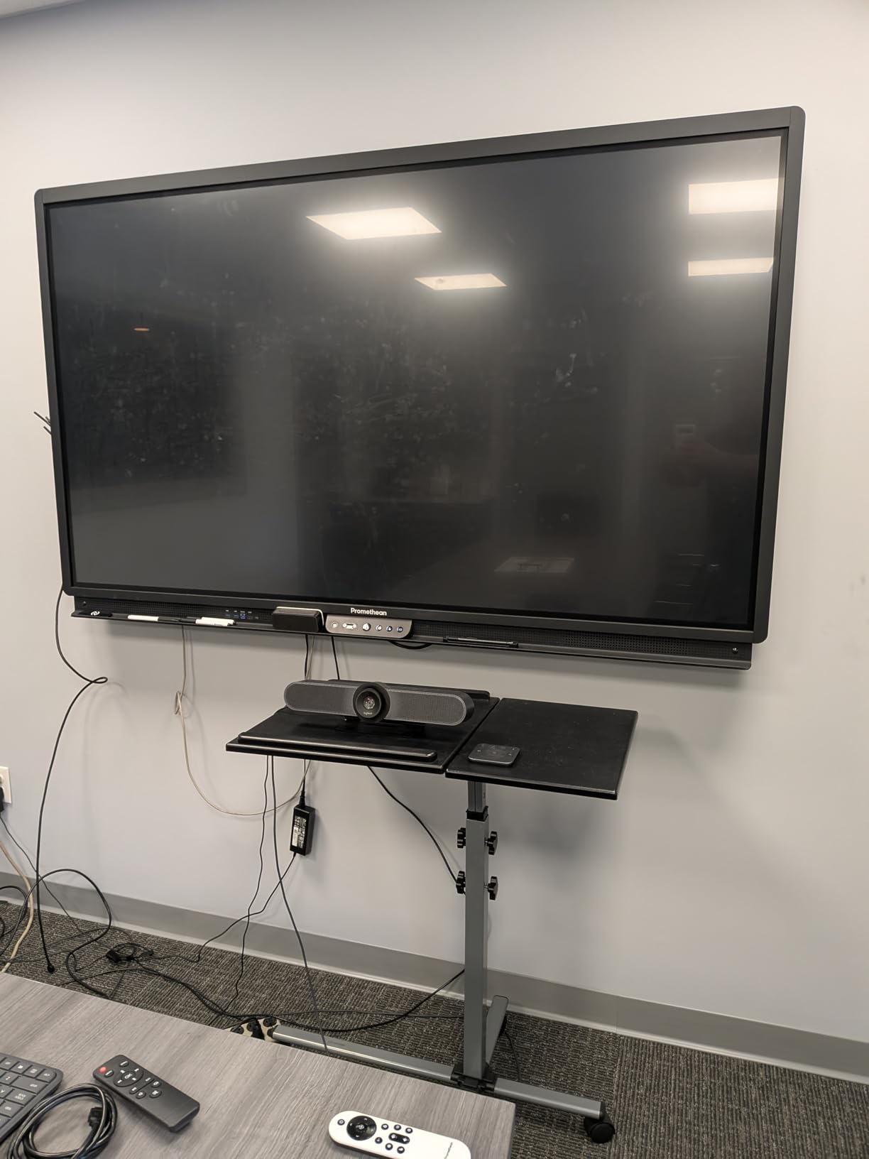Logitech MeetUp Video Conferencing System 4K 3 Microphones - Black | 1080p/720p, 3 microphones, adjustable speakers, wide field of view 120°, PC/Mac/laptop/MacBook/tablet compatible customer photo 2