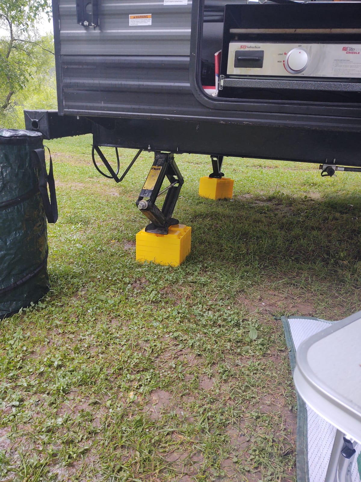 Camco RV Leveling Blocks - Features Interlocking Nested Design & Storage Bag for RV Storage and Organization - Each Leveling Block Measures 8.5