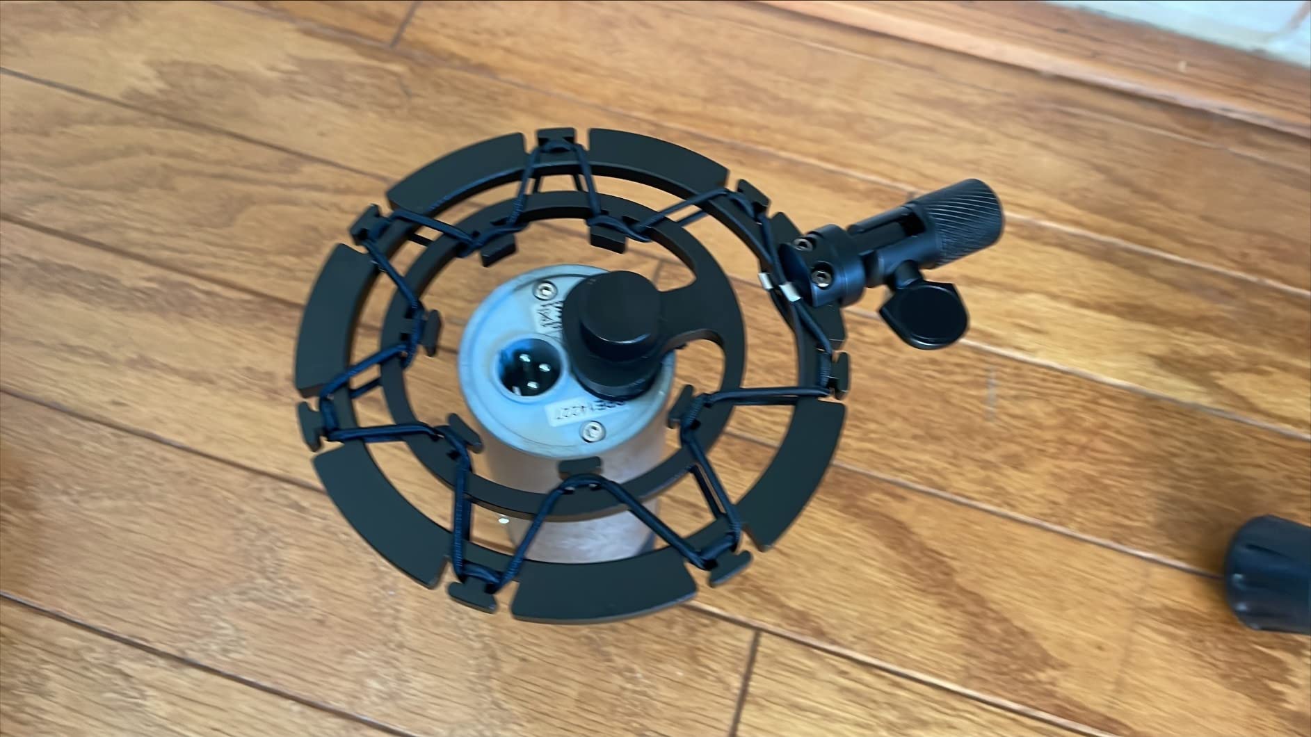 Pro Microphone Shock Mount - Mic Holder Compatible w/Blue Yeti, Snowball & Pro Microphones customer photo 1