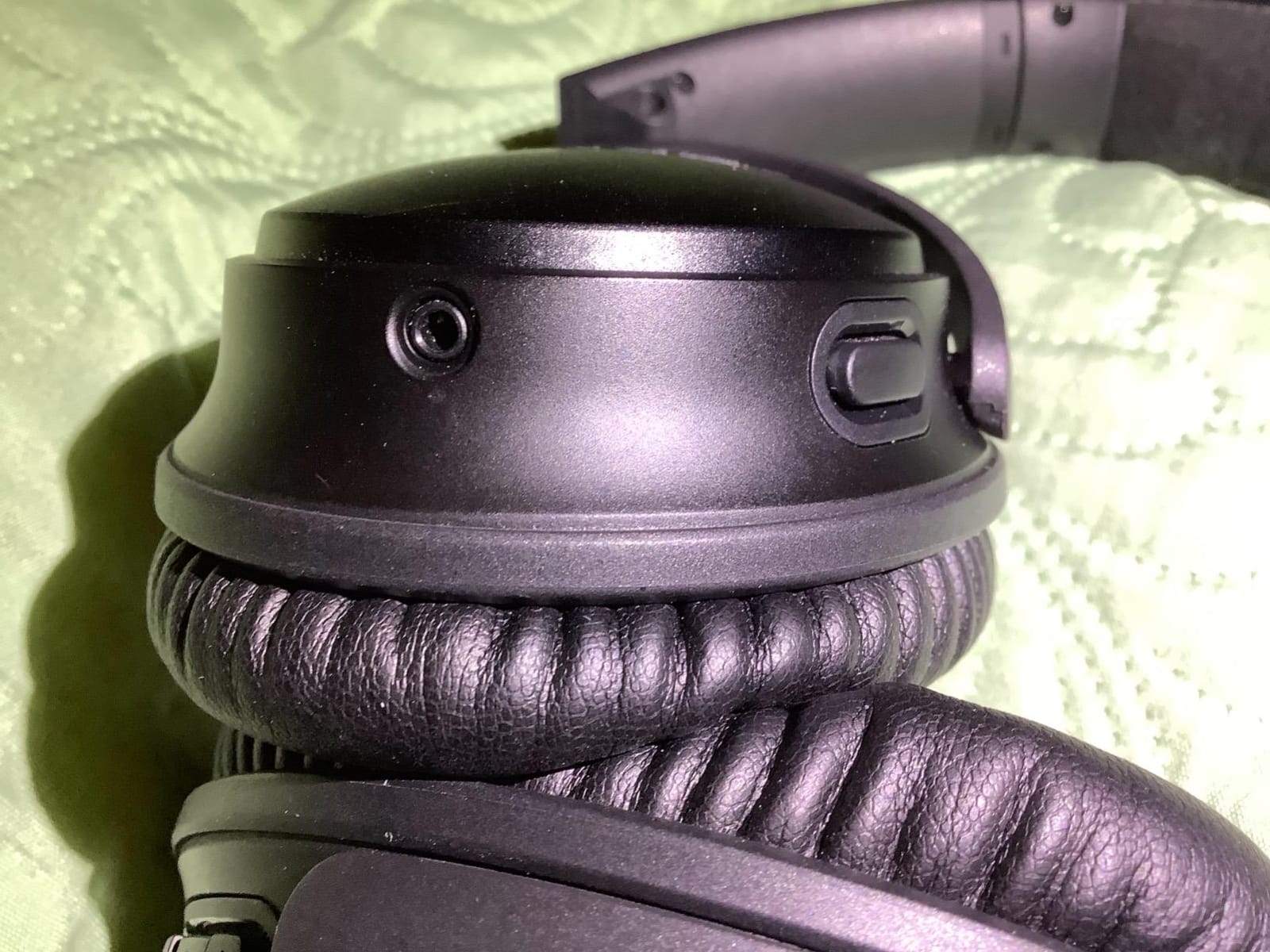 QuietComfort 35 II Noise Cancelling Bluetooth Headphones - Wireless, Over Ear Headphones with Built in Microphone and Alexa Voice Control, Silver customer photo 1