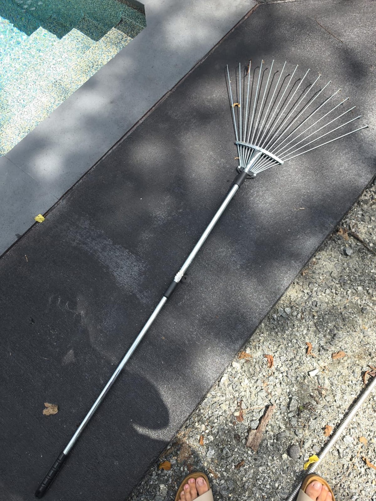 TABOR TOOLS J16A Adjustable Metal Leaf Rake with Expandable Head 8-23