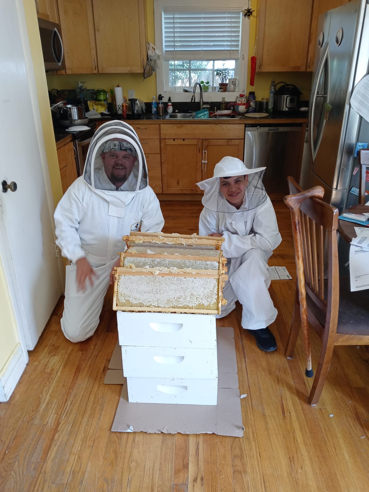 Professional Bee Suit with Gloves – Premium Cotton Beekeeper Suit, includes Detachable Fencing Veil & Goatskin Bee Gloves, Complete Protective Gear Kit – Large customer photo 2