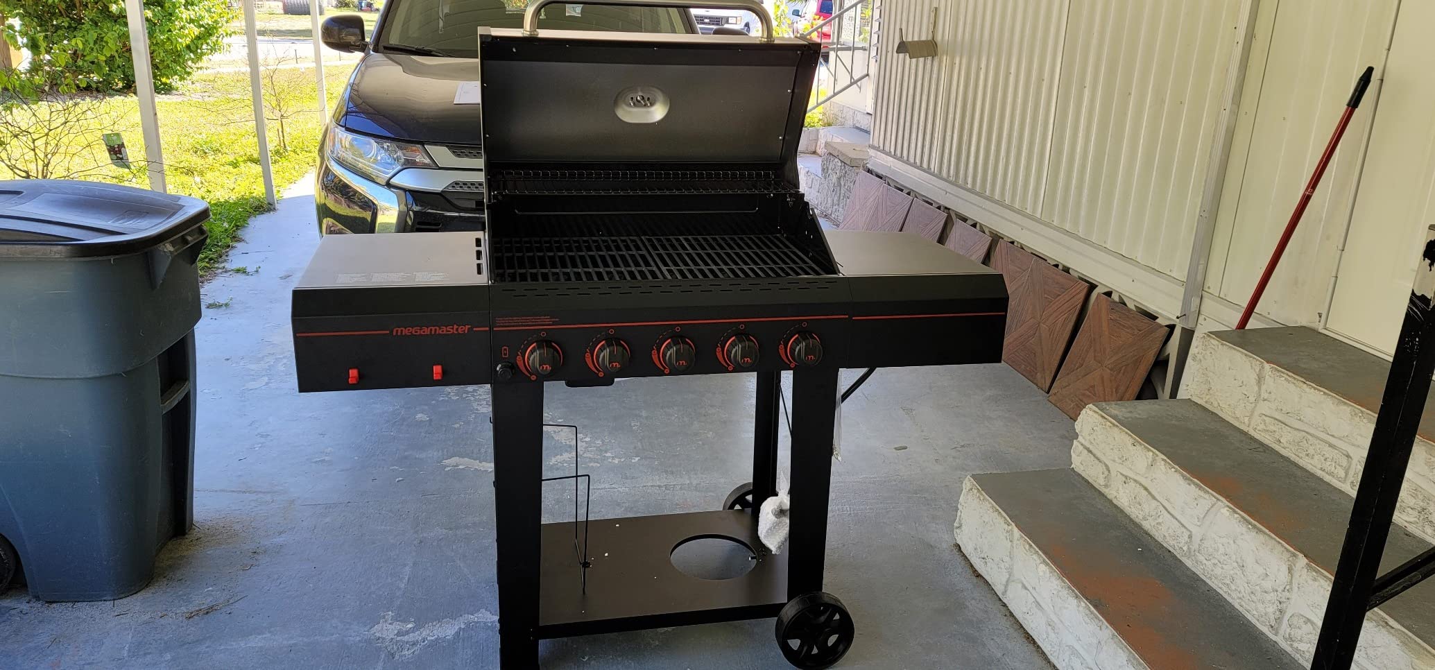 Megamaster Cart 5 Burner Gas Grill, Side Tables with Accessory Hooks, Black customer photo 1