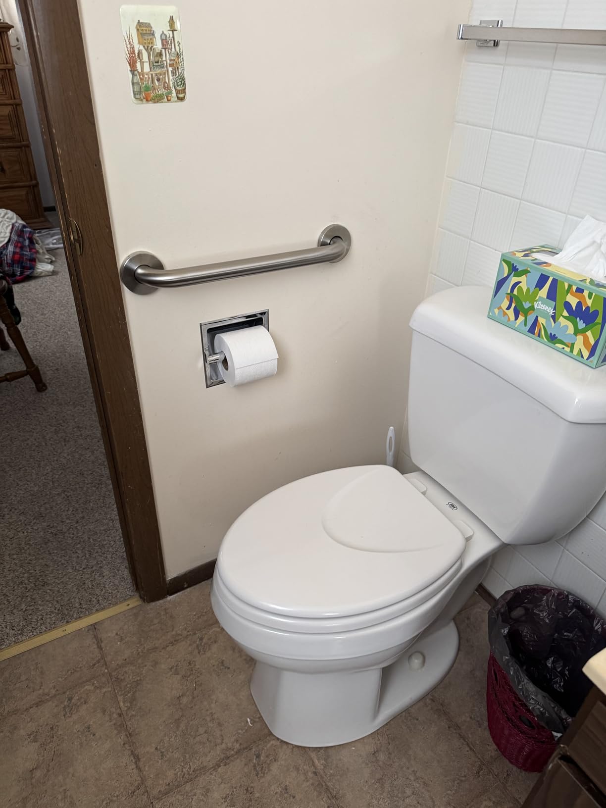 Amazon Basics Bathroom Handicap Safety Grab Bar, 24-inch Length, 1.25 Inch Diameter, Shower, 500LBs Capacity, ADA Compliant, Stainless Steel customer photo 1