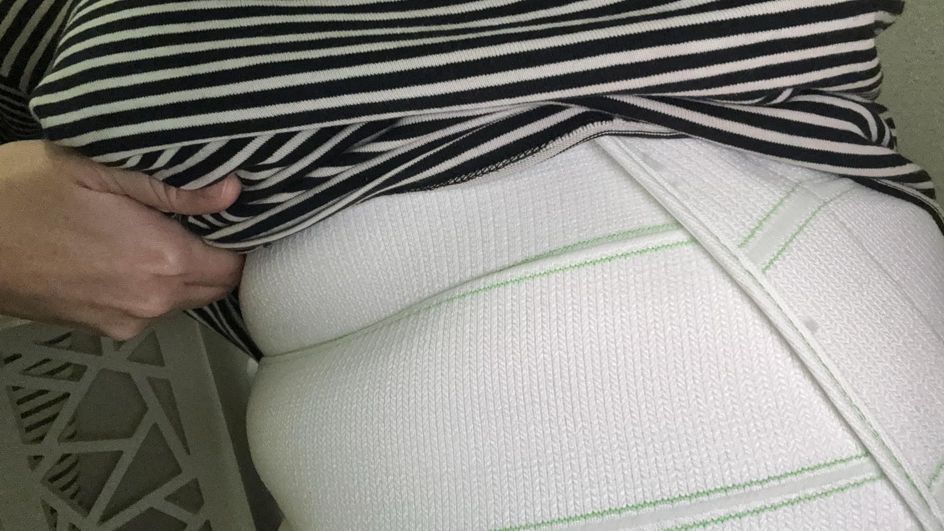 Postpartum & Post Surgery Abdominal Binder. 3-Panel belly band for recovery after childbirth, hysterectomy, tummy tuck, hernia, diastasis recti. Size S/M (30