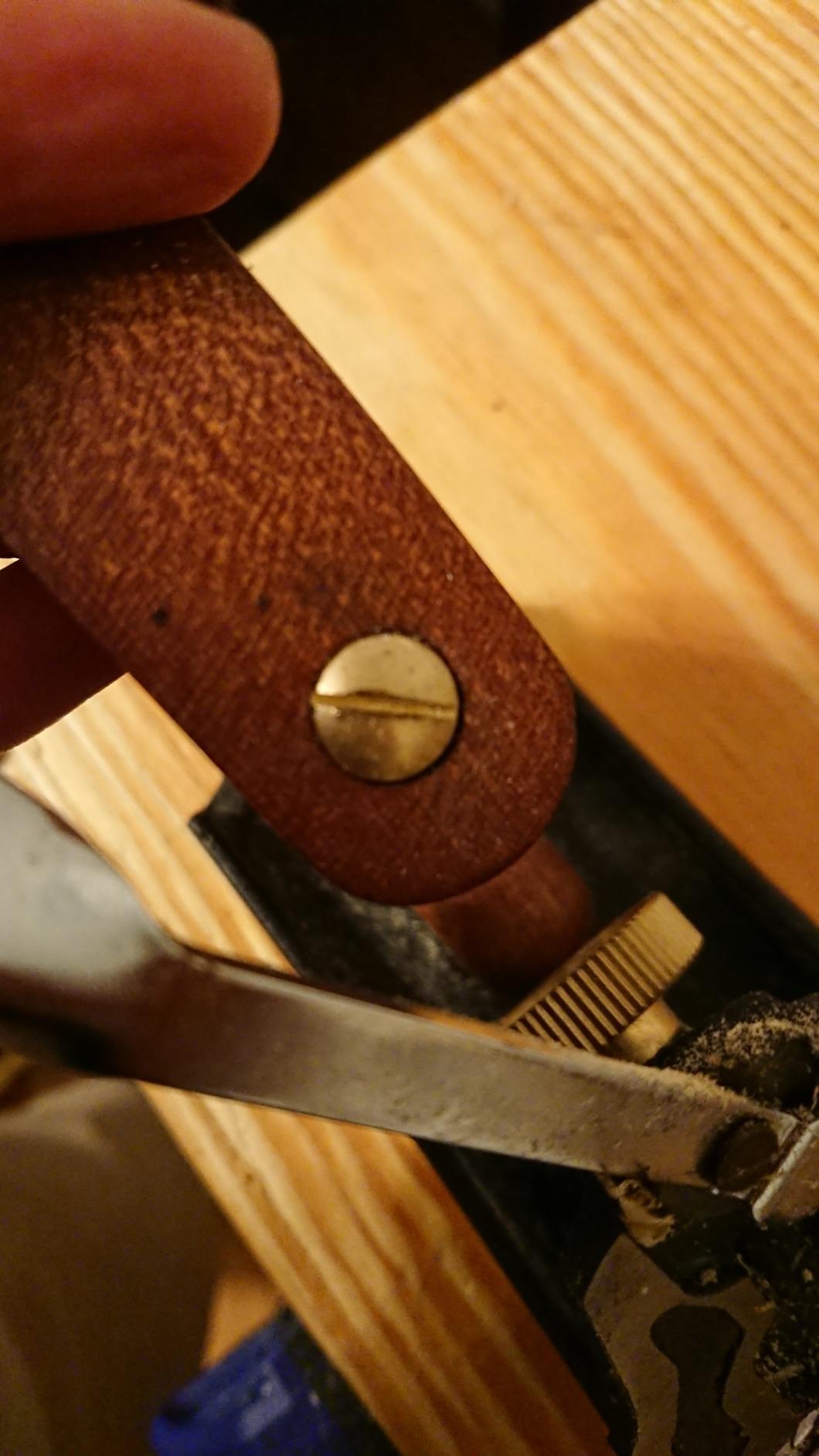 Taytools 469614 Smoothing Bench Hand Plane #4, 9-3/4 Inch Sole, Ductile Cast Body, Lapped Sides and Bottom, Blade RHC 55-60, Sapele Handle and Tote customer photo 2