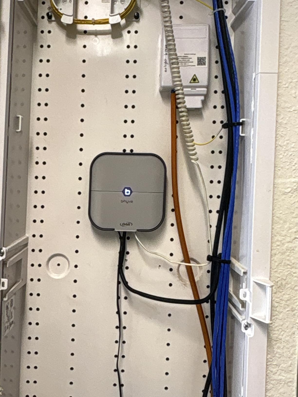 Orbit 57915 B-hyve 4-Zone Indoor Smart Sprinkler Controller customer photo 1