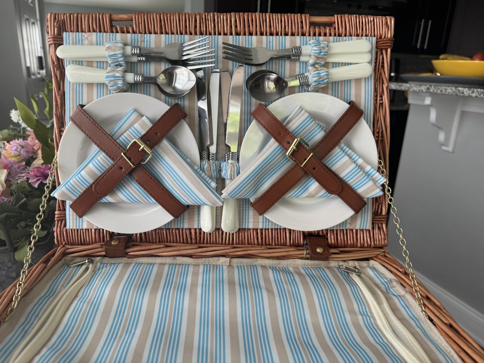 HappyPicnic Wicker Picnic Basket Set for 4 Persons with Cooler & Blanket customer photo 1