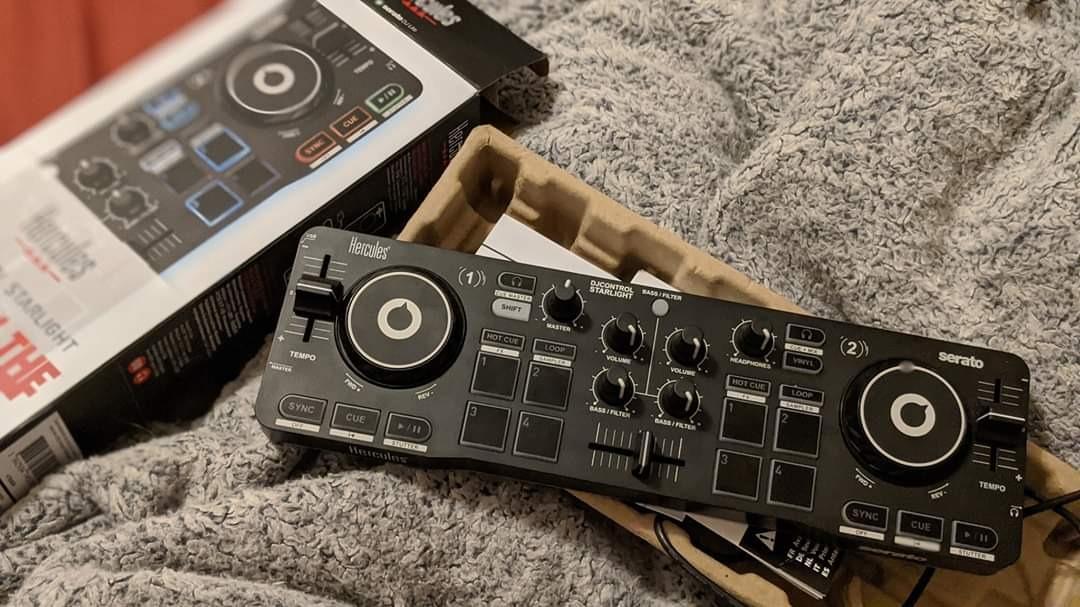 Hercules DJControl Starlight | Pocket USB DJ Controller with Serato DJ Lite, Touch-Sensitive Jog Wheels, Built-in Sound Card and Built-in Light Show | Ultra-compact 2-channel DJ controller with Serato DJ Lite, touch-sensitive jog wheels, RGB lighting, and built-in audio customer photo 2