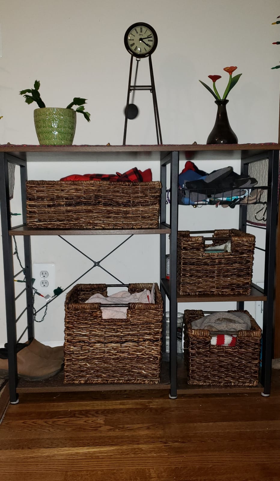 VASAGLE Kitchen Baker’s Rack, Steel Frame, Wire Basket, 6 Hooks customer photo 1
