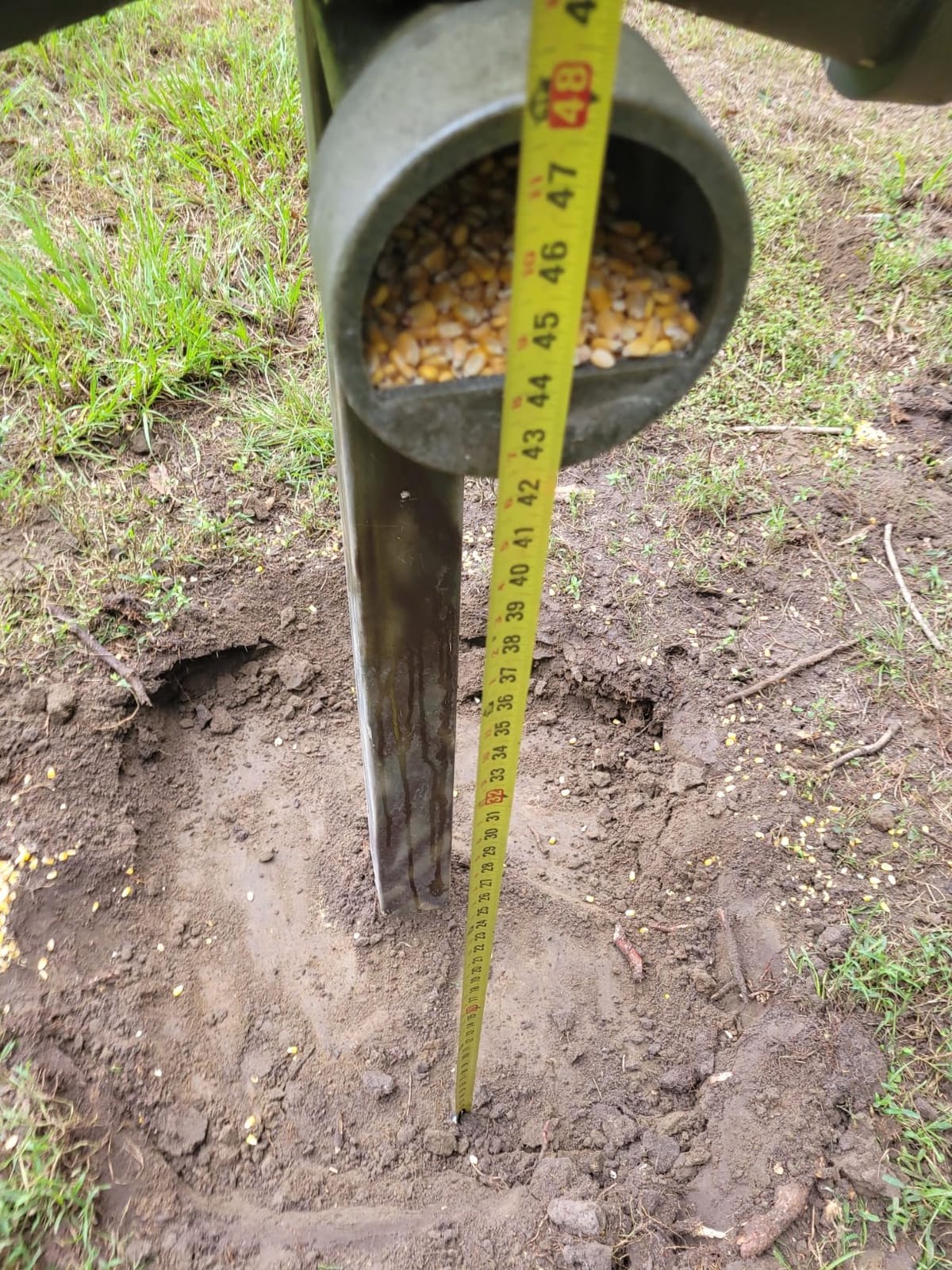 Banks Outdoors Gravity Fed Post Mounted Weatherproof Feed Bank Deer and Game Hunting Feeder, 150 Pound Capacity customer photo 1