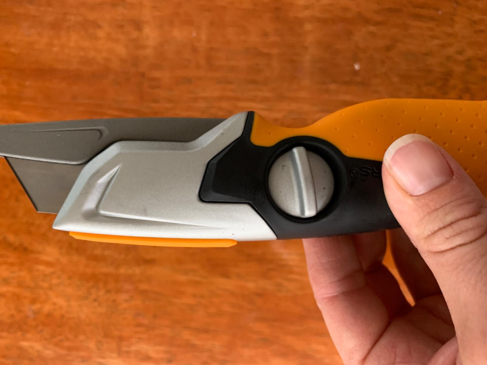 Fiskars Pro Fixed Utility Knife, Orange/Black customer photo 1