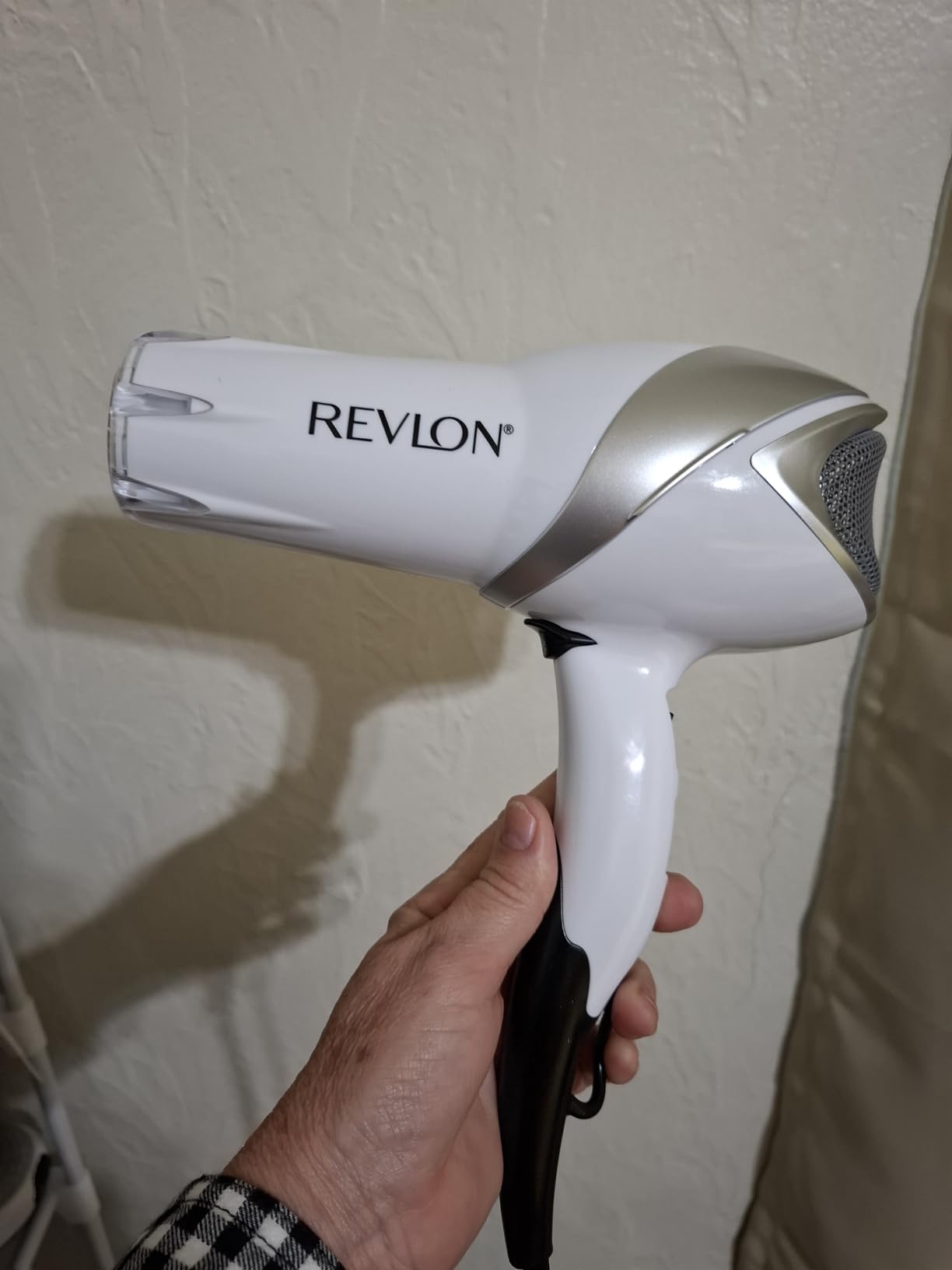REVLON Infrared Ionic Hair Dryer with Diffuser & Concentrator, White | 2 Speed Settings, Tourmaline Technology for Frizz Control, 1875 Watt Power for Fast Drying, Suitable for All Hair Types customer photo 1