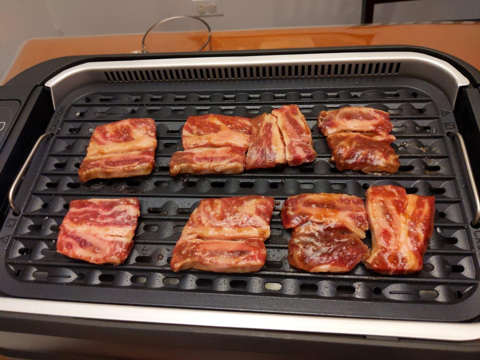 Indoor Smokeless Grill, Techwood 1500W Electric Indoor Grill with Tempered Glass Lid, Portable Non-stick BBQ Korean, Turbo Smoke Extractor Technology, Drip Tray& Double Removable Plate, Black customer photo 1