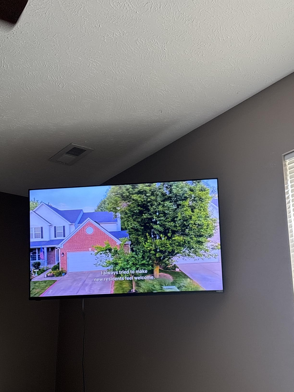 USX MOUNT Small TV Wall Mount Monitor Bracket | RV TV Mount | with Swivel and Tilt VESA Wall Mount for 10-26 27 32 inch LED OLED TVs and Monitors - VESA Size Up to 100x100mm and 22lb Capacity-XMS002 customer photo 1