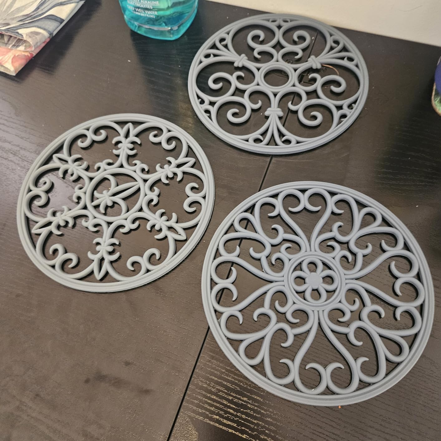 Silicone Trivet Mat - Hot Pot Holder Hot Pads for Table & Countertop - Teapot Trivet Kitchen Trivets - Non-Slip & Heat Resistant Modern Kitchen Hot Pads for Pots & Hot Dish Black Trivet Set of 3 customer photo 1
