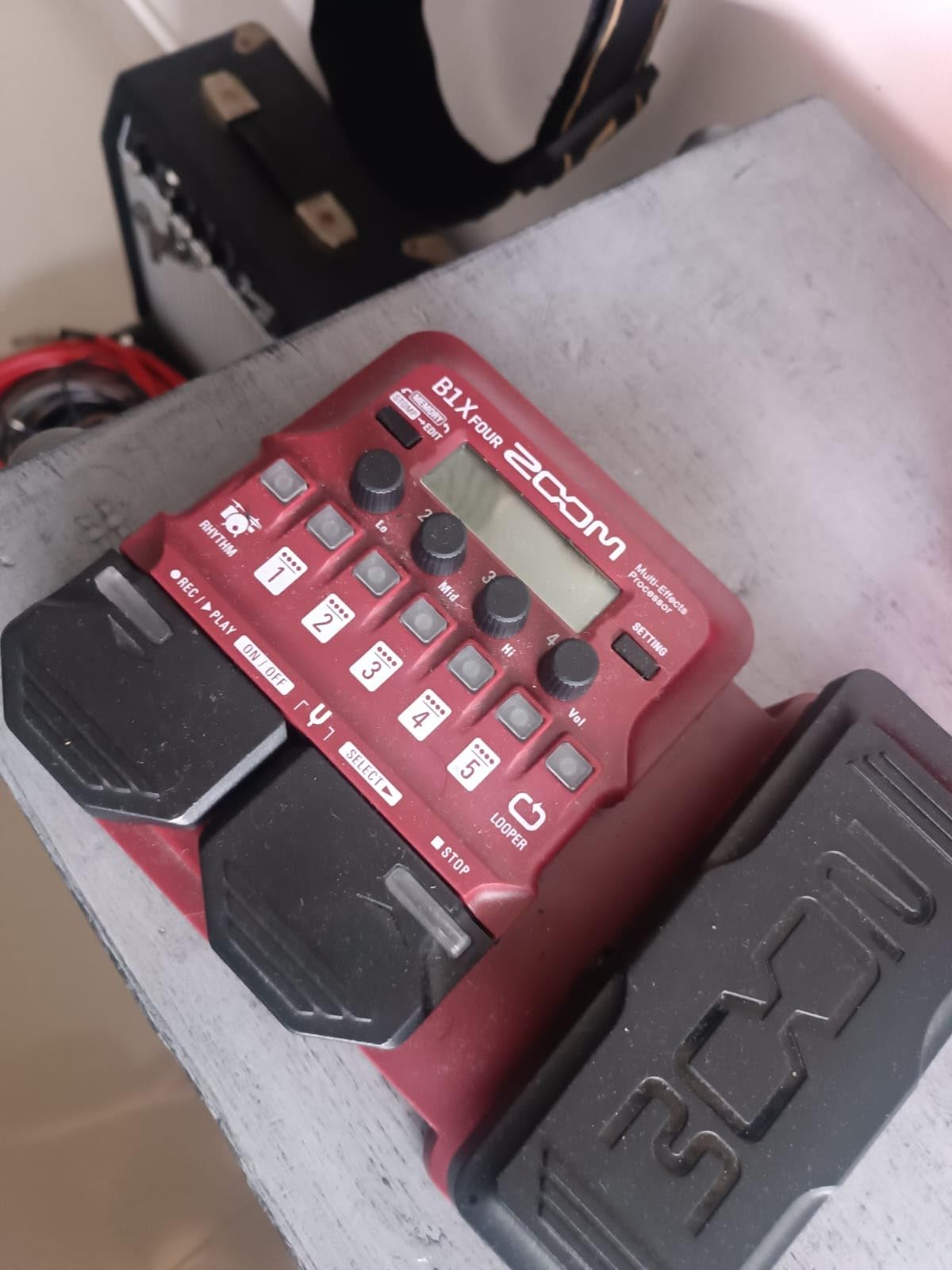Zoom B1X Four Bass Multi-Effects with Expression Pedal & 70+ Effects customer photo 1