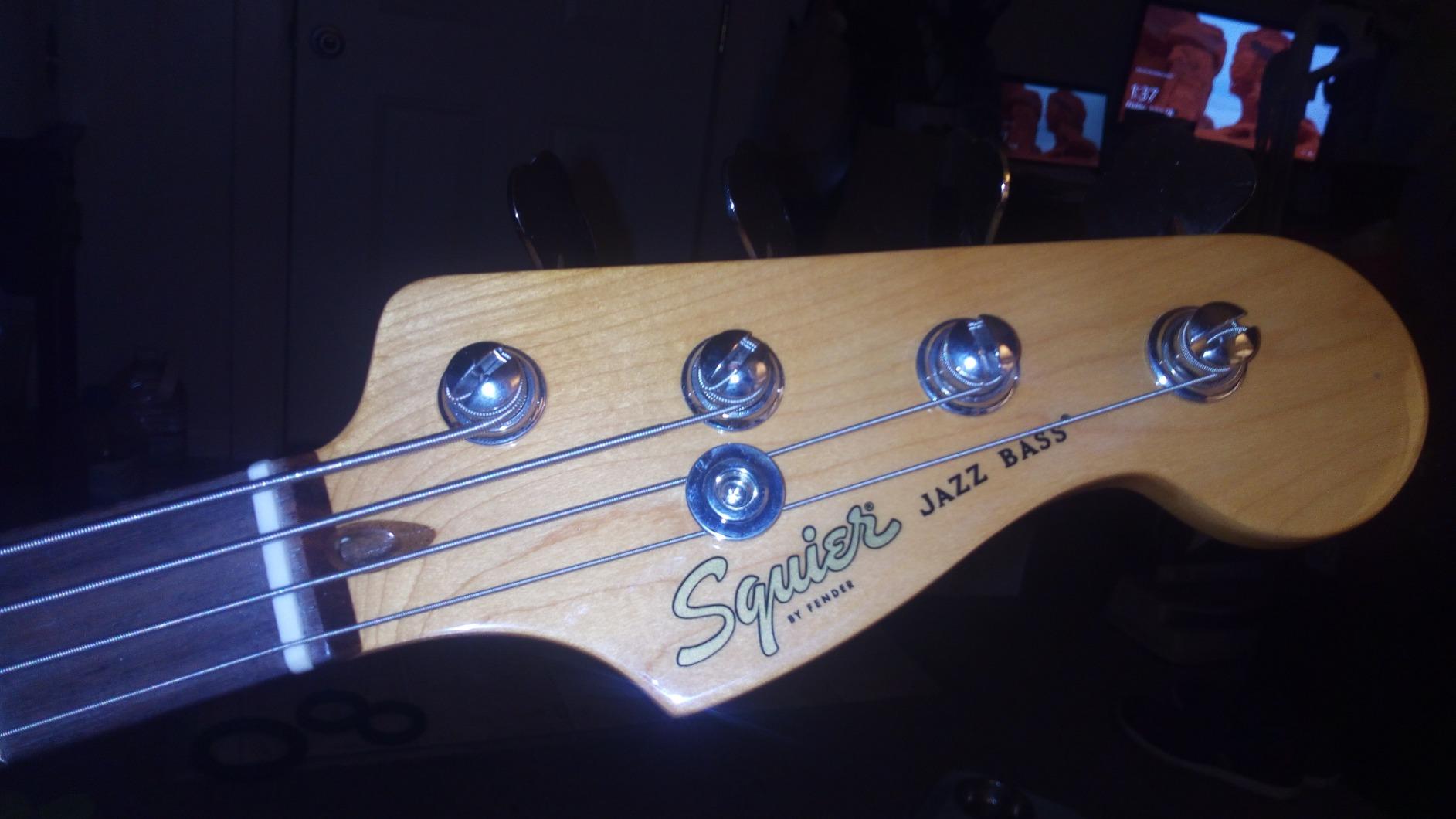 Squier Classic Vibe 60s Jazz Bass, Daphne Blue, Laurel Fingerboard customer photo 2