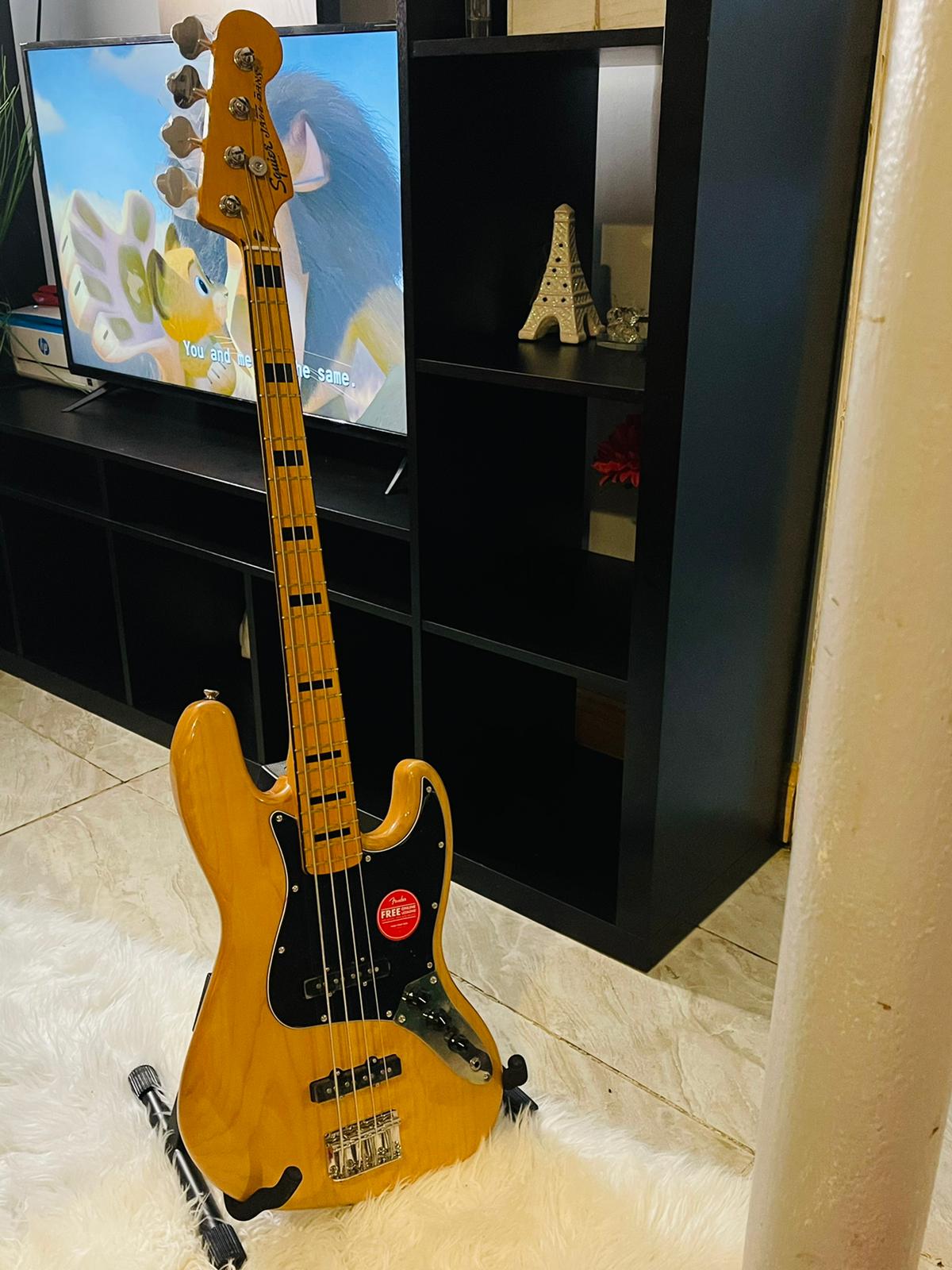Squier Classic Vibe 70s Jazz Bass, Natural, Maple Fingerboard customer photo 2