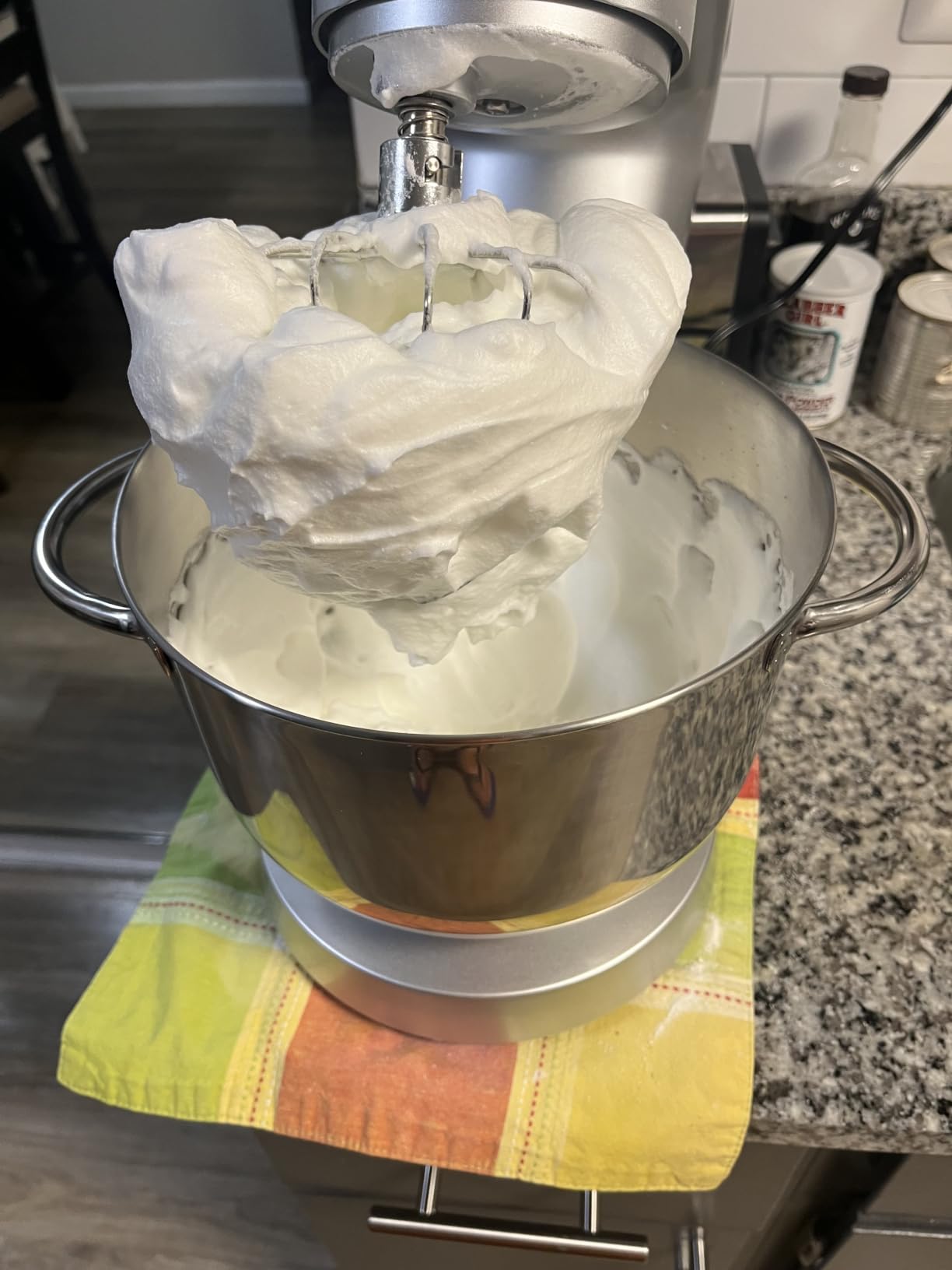 Aucma Stand Mixer,6.5-QT 660W 6-Speed Tilt-Head Food Mixer, Kitchen Electric Mixer with Dough Hook, Wire Whip & Beater (Silver, 6.5QT) customer photo 2