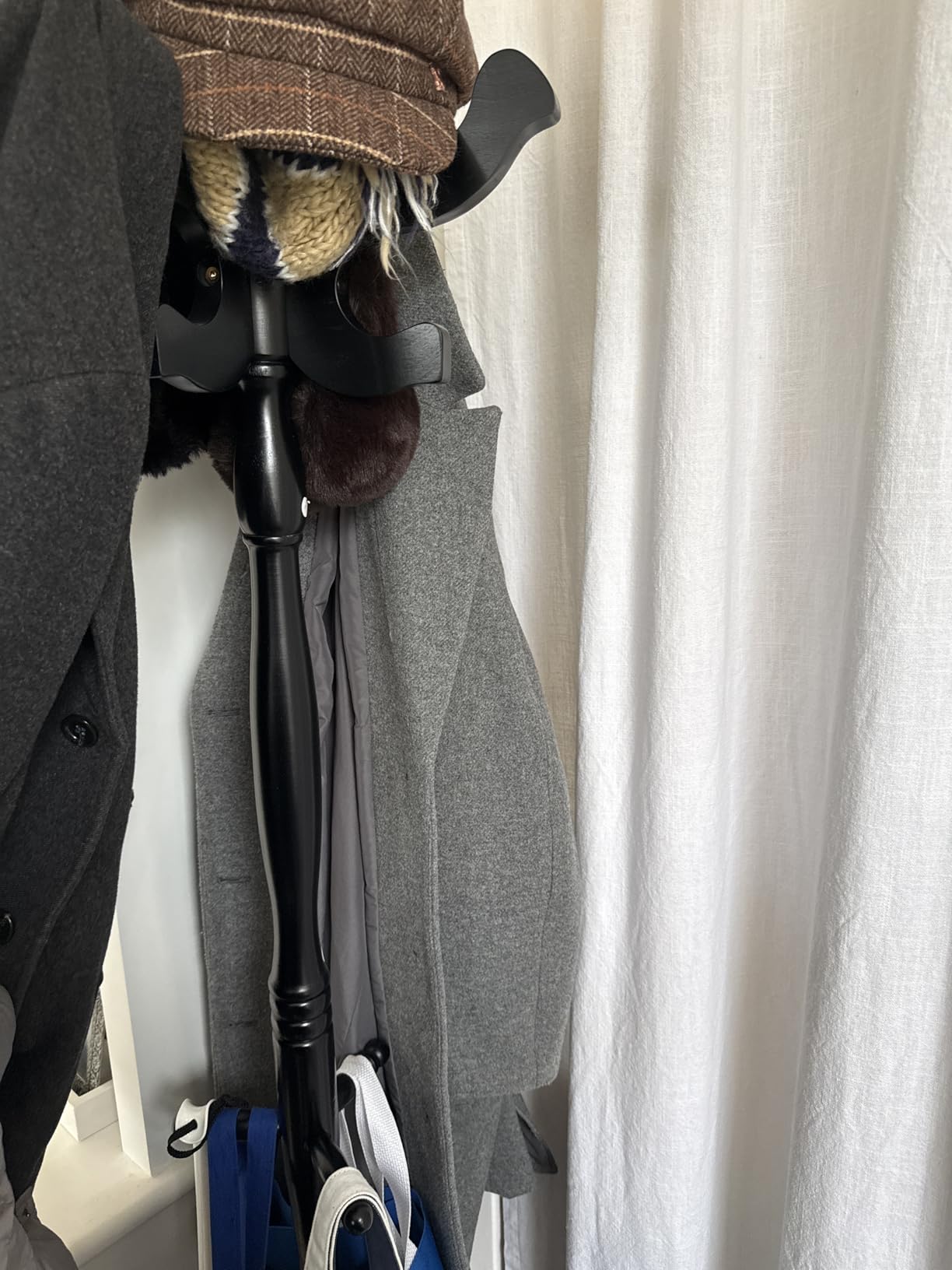 VASAGLE Freestanding Coat Rack, Rubber Wood Coat Tree with 10 Hooks | Hat Stand Garment Rack, 20.1 x 17.5 x 70.9 inch, for Hallway, Caramel Brown, ADAIR Collection URCR03WN customer photo 1