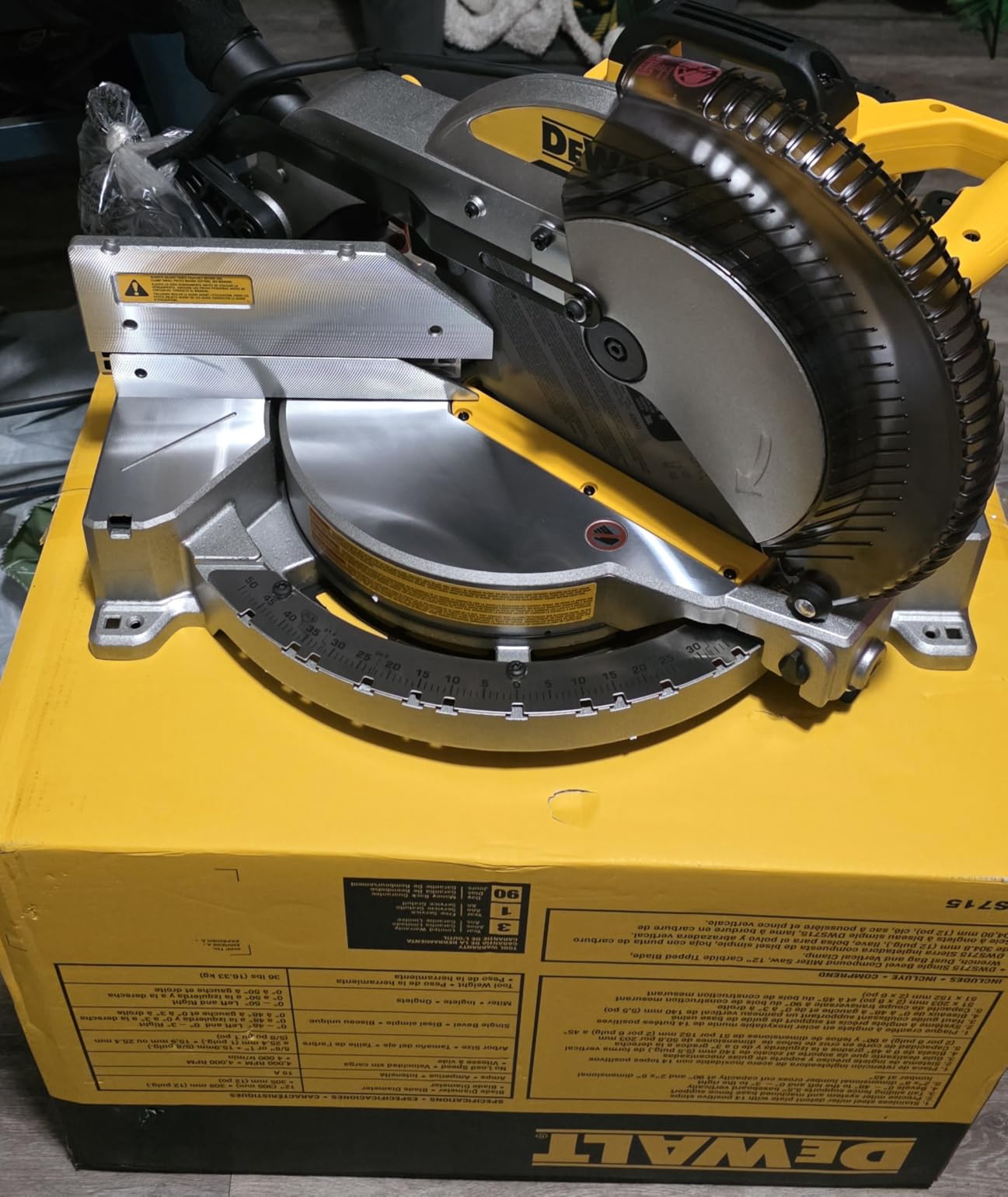 DEWALT 12-Inch Miter Saw, 15-Amp, Single Bevel, Compound (DWS715) customer photo 1