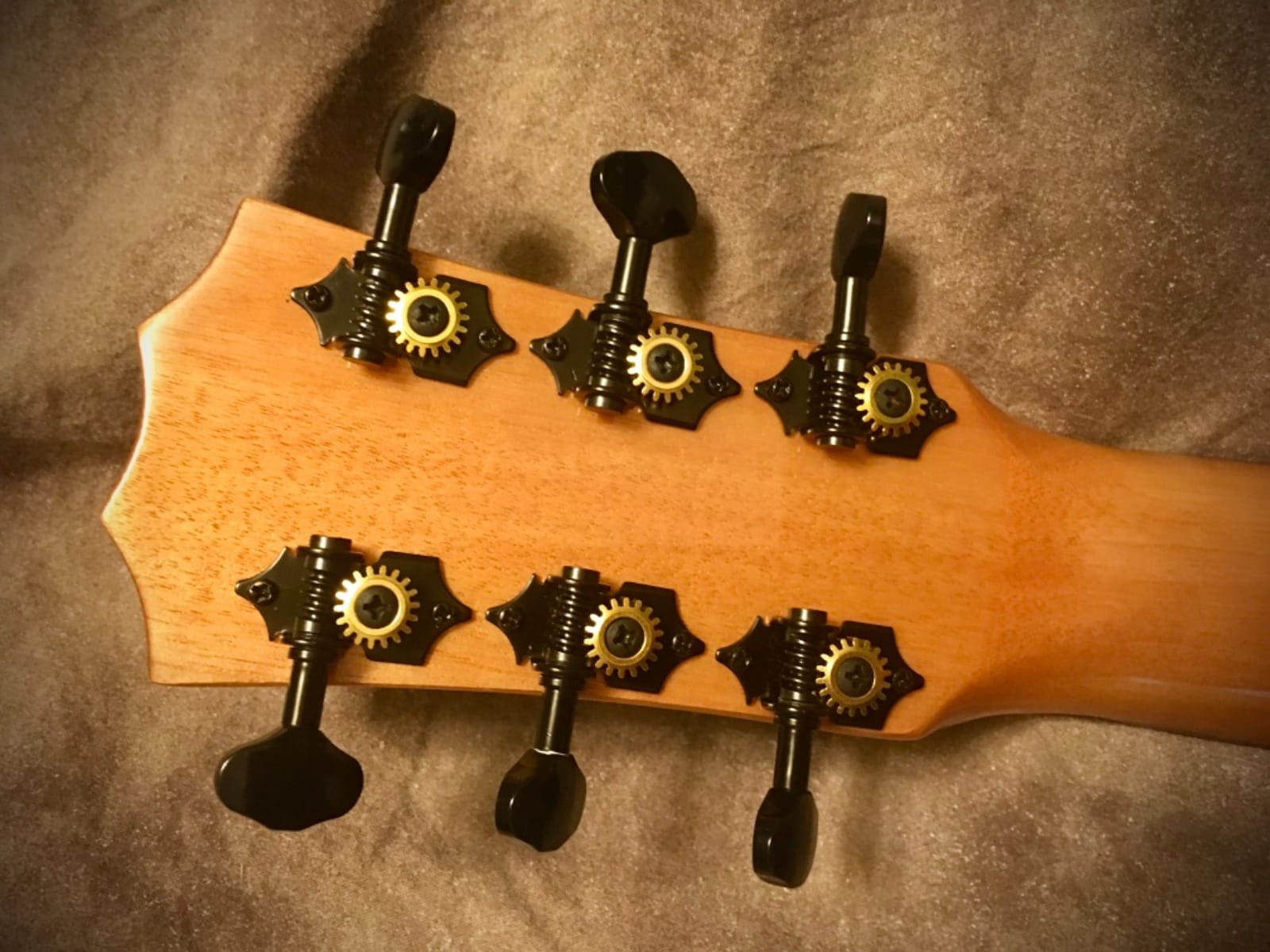 Caramel 6 String CB103G 30 In Glossy Zebra Wood Acoustic Electric Ukulele / Guitalele with Truss Rod with Padded Gig Bag, Strap customer photo 2