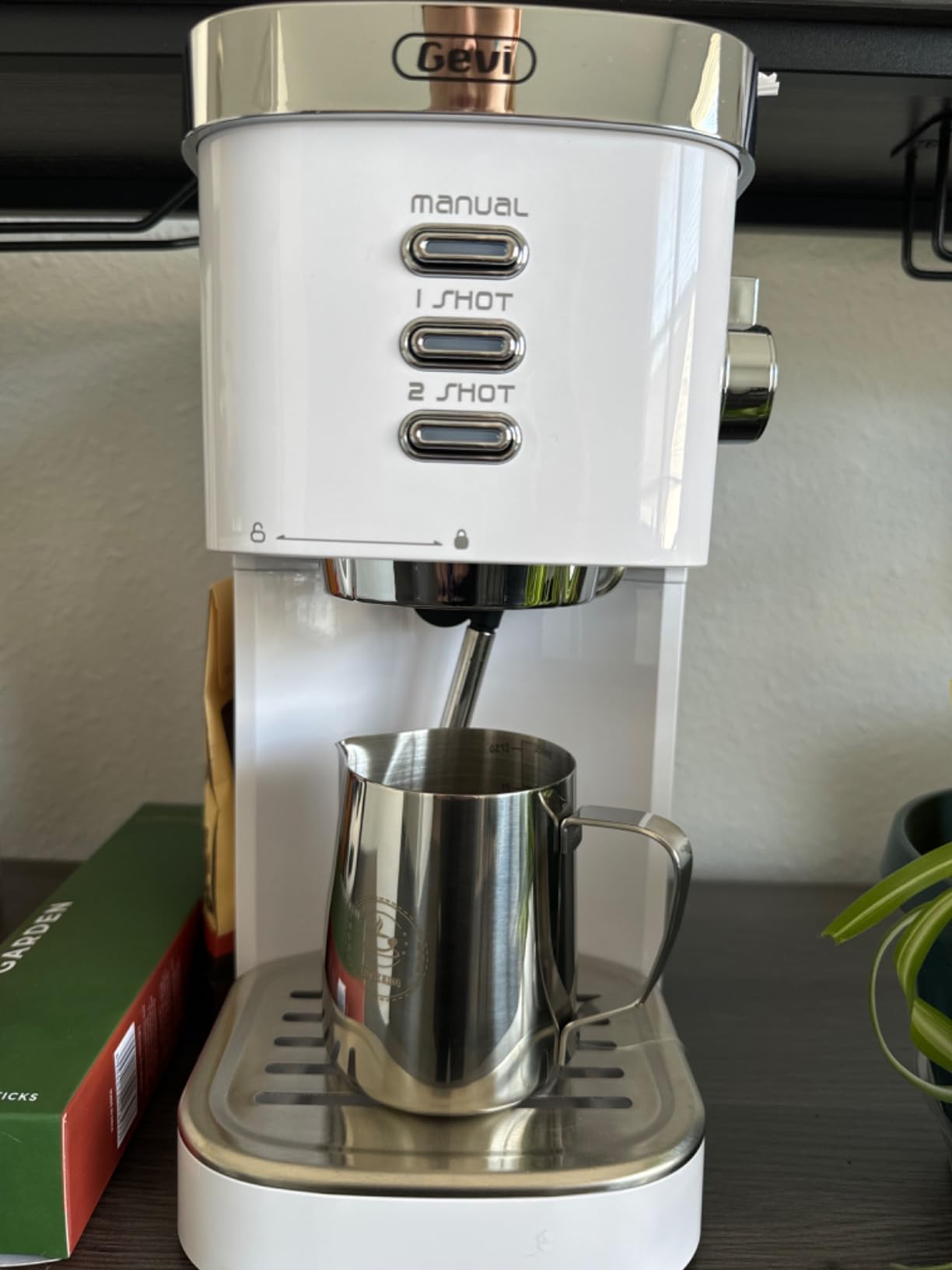 32oz Milk Frothing Pitcher for Coffee Shops, Large Stainless Steel Cup customer photo 1