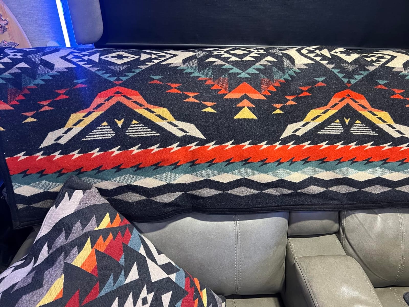 Pendleton Jacquard Unnapped Blanket, Wool Cotton Blend, Reversible, 64 x 80 customer photo 2