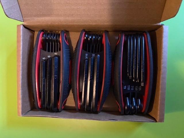 Amazon Basics Folding Hex Key Set, Metric, SAE, and Star Sizes, Chrome Vanadium Steel, 3-Pack customer photo 2