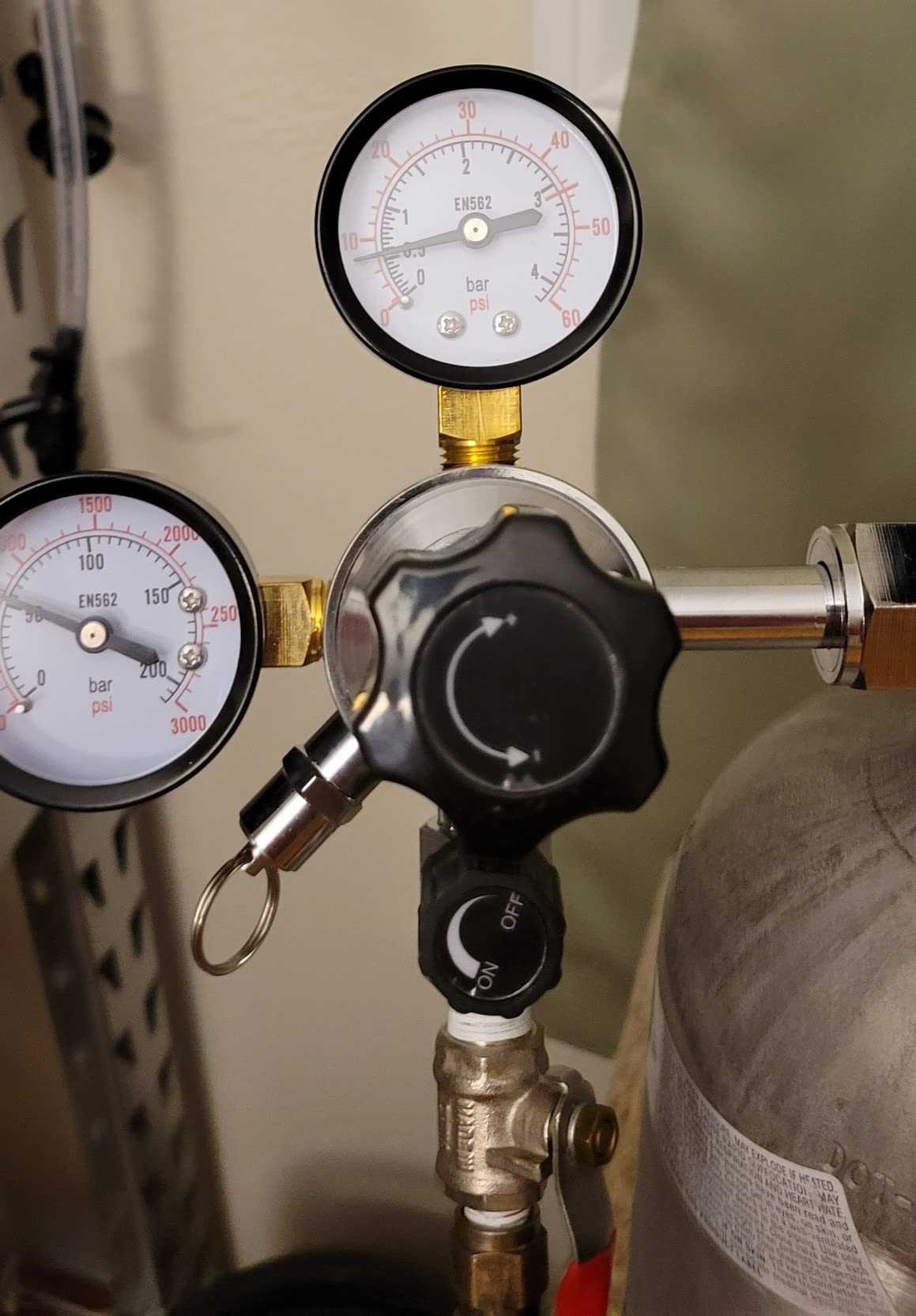 FERRODAY Dual Gauge Co2 Regulator, 0-60PSI Beer Co2 Regulator for Kegerator customer photo 1