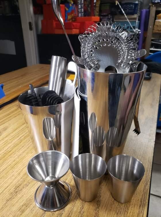 NutriChef Mixology Bartender Cocktail Shaker Set - Includes 15 & 30 oz Stainless Steel Shakers, 6 Bottle Pourers & More - Essential Martini Making Kit - Drink Mixing Set - 15 Piece Cocktail Bar Set customer photo 1