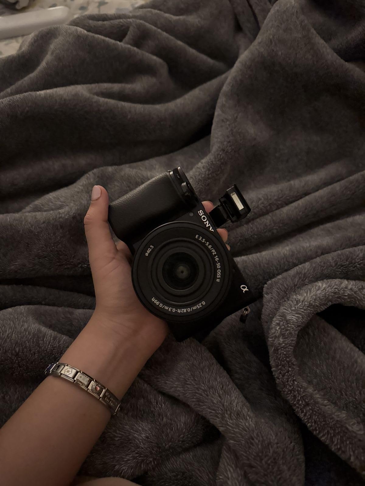 Sony Alpha A6100 Mirrorless Camera, Black customer photo 2