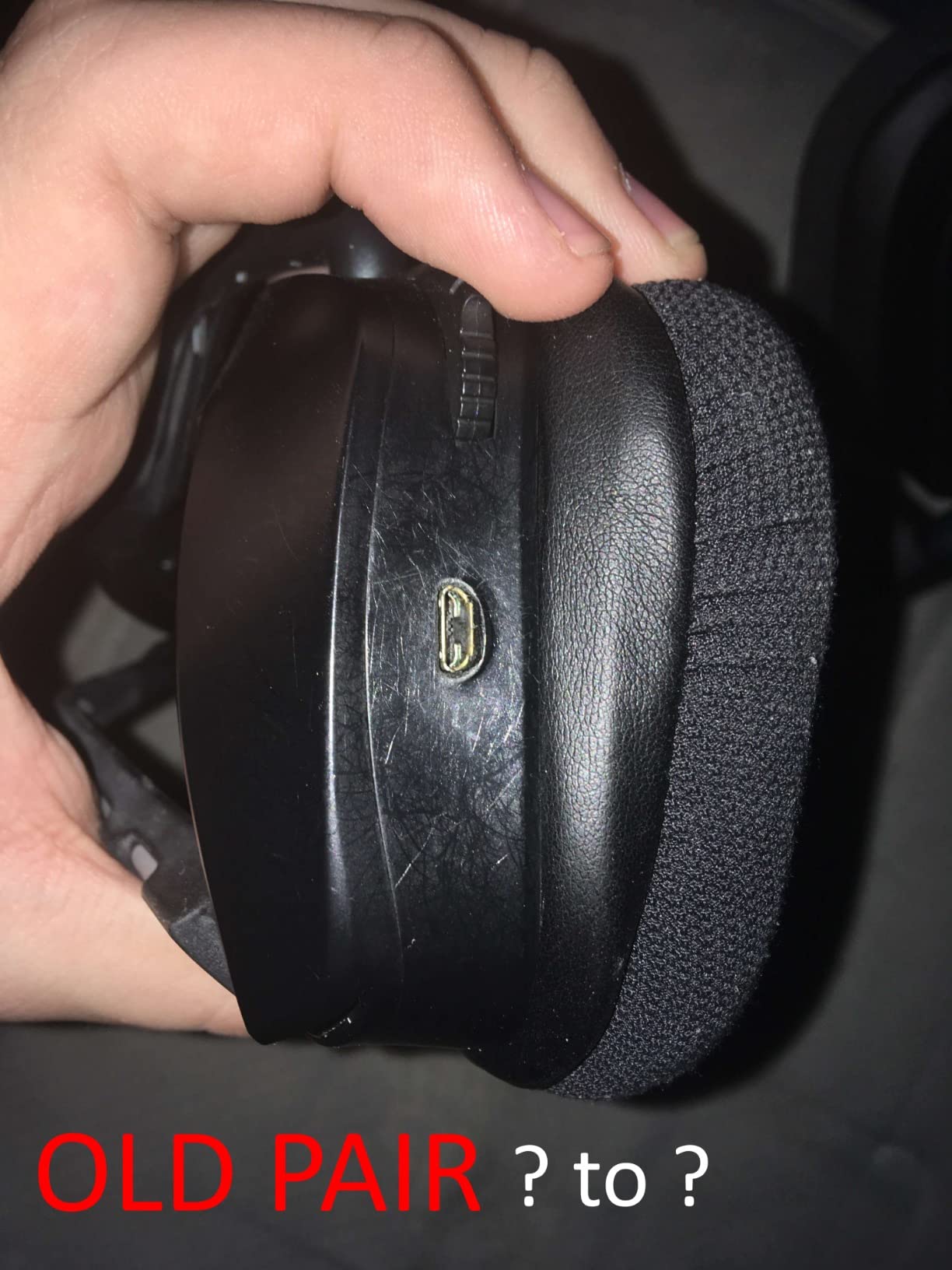 Corsair Void RGB Elite Wireless PC PS5 PS4 Mac Gaming Headset – White customer photo 2