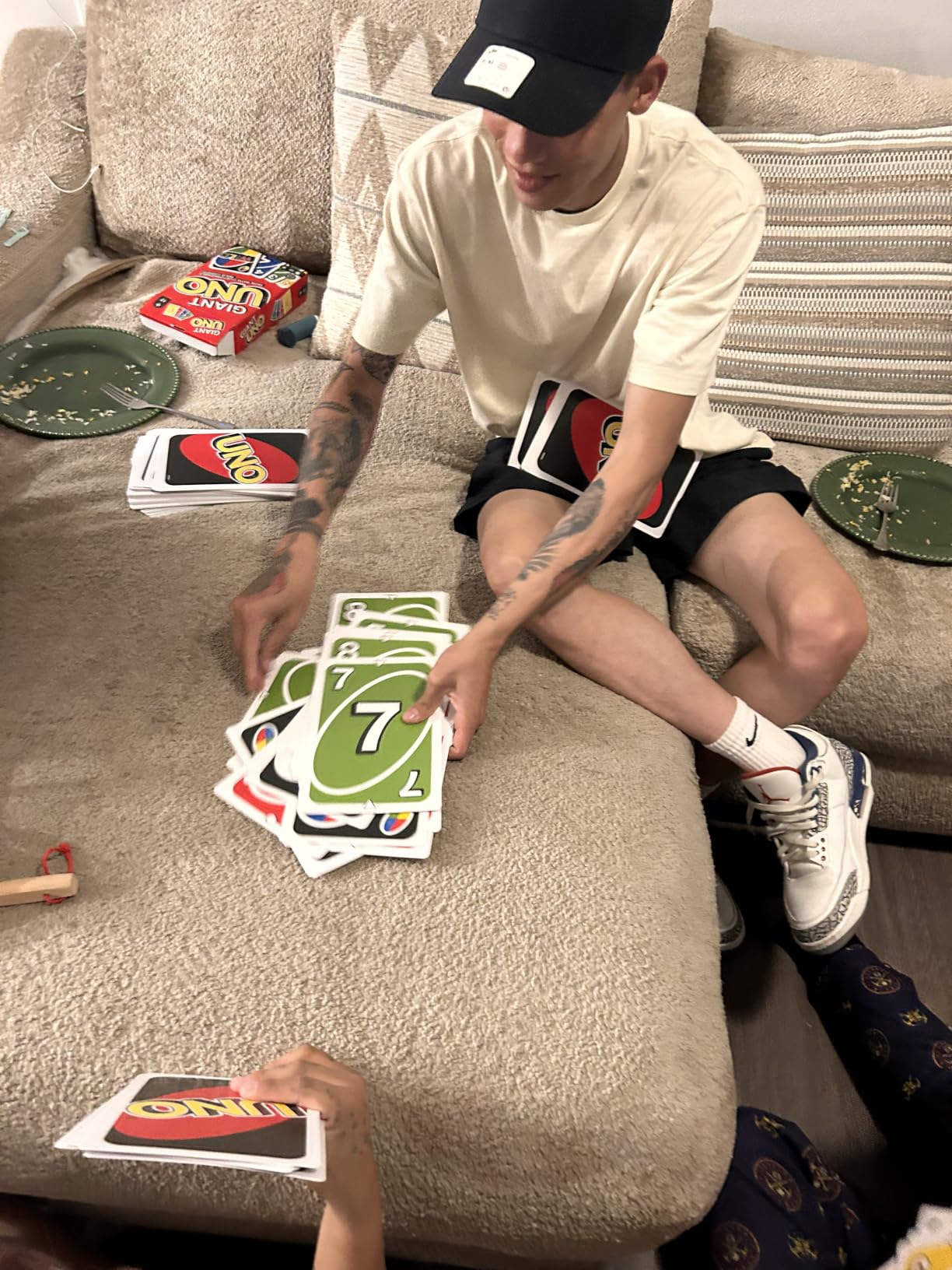 Mattel Games Giant UNO Card Game for Kid, Adult & Families, Color Blind Accessible & Customizable Large Deck customer photo 1