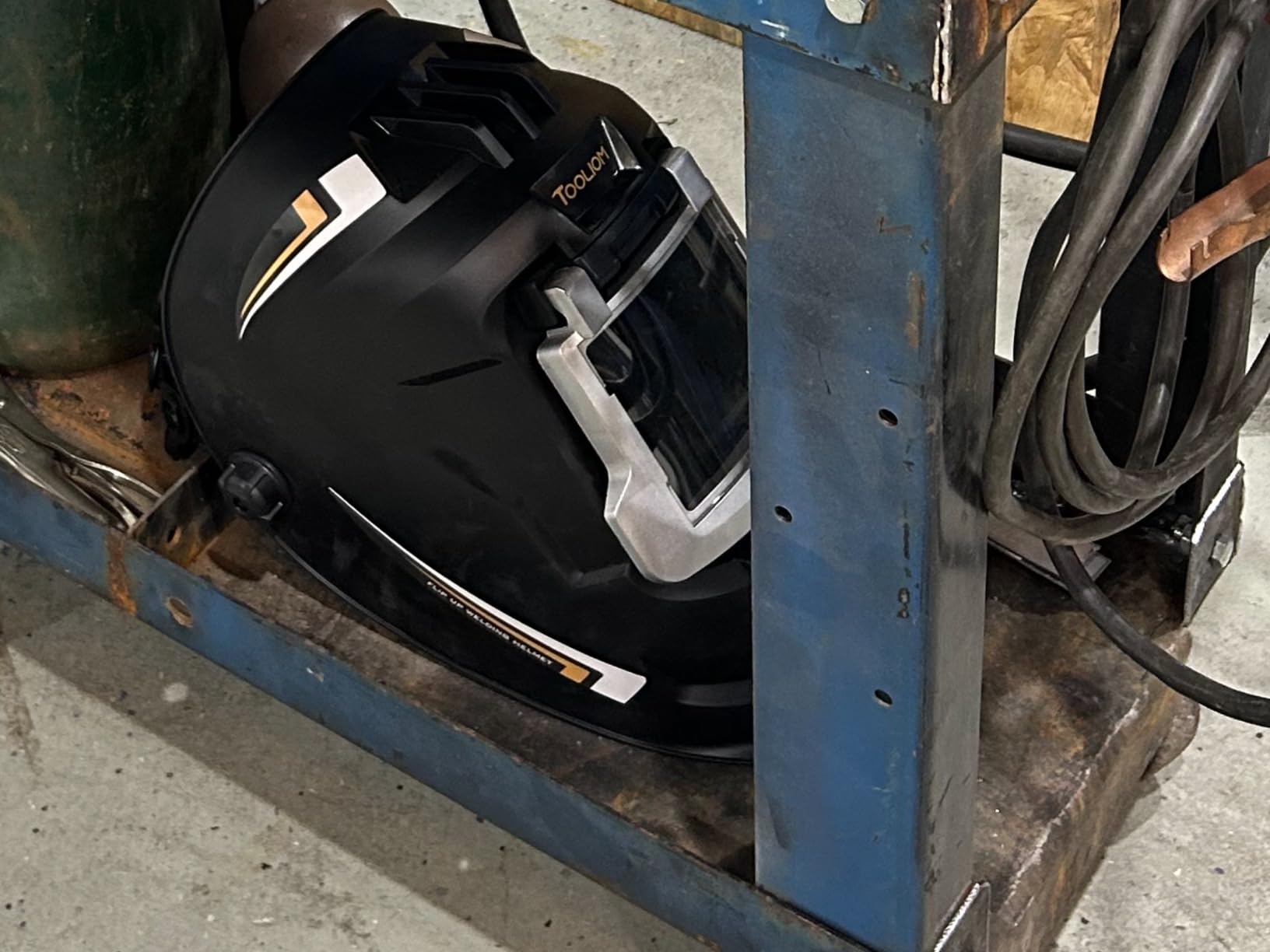 TOOLIOM True Color Auto Darkening Welding Helmet with Large View customer photo 2
