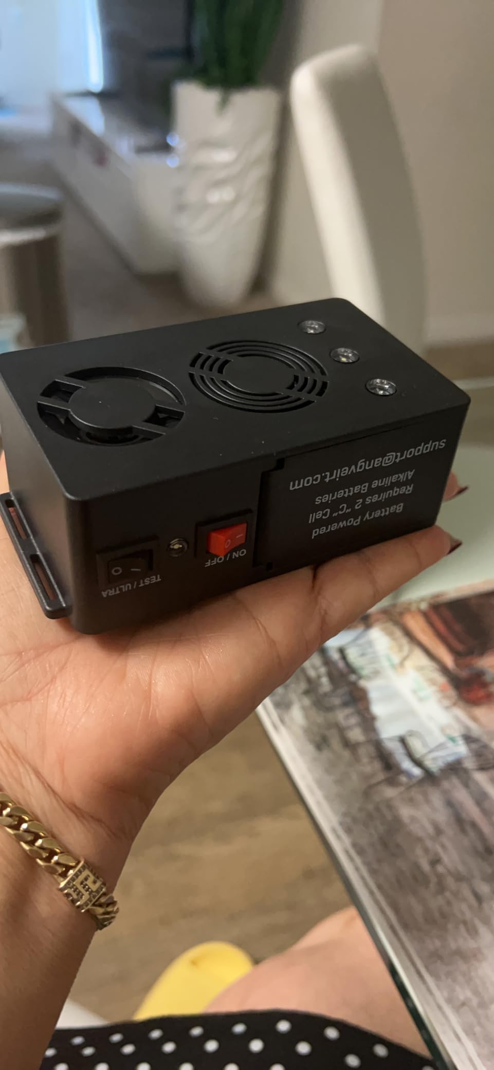 Angveirt Ultrasonic Battery Operated Rodent Repellent with Strobe Lights customer photo 2