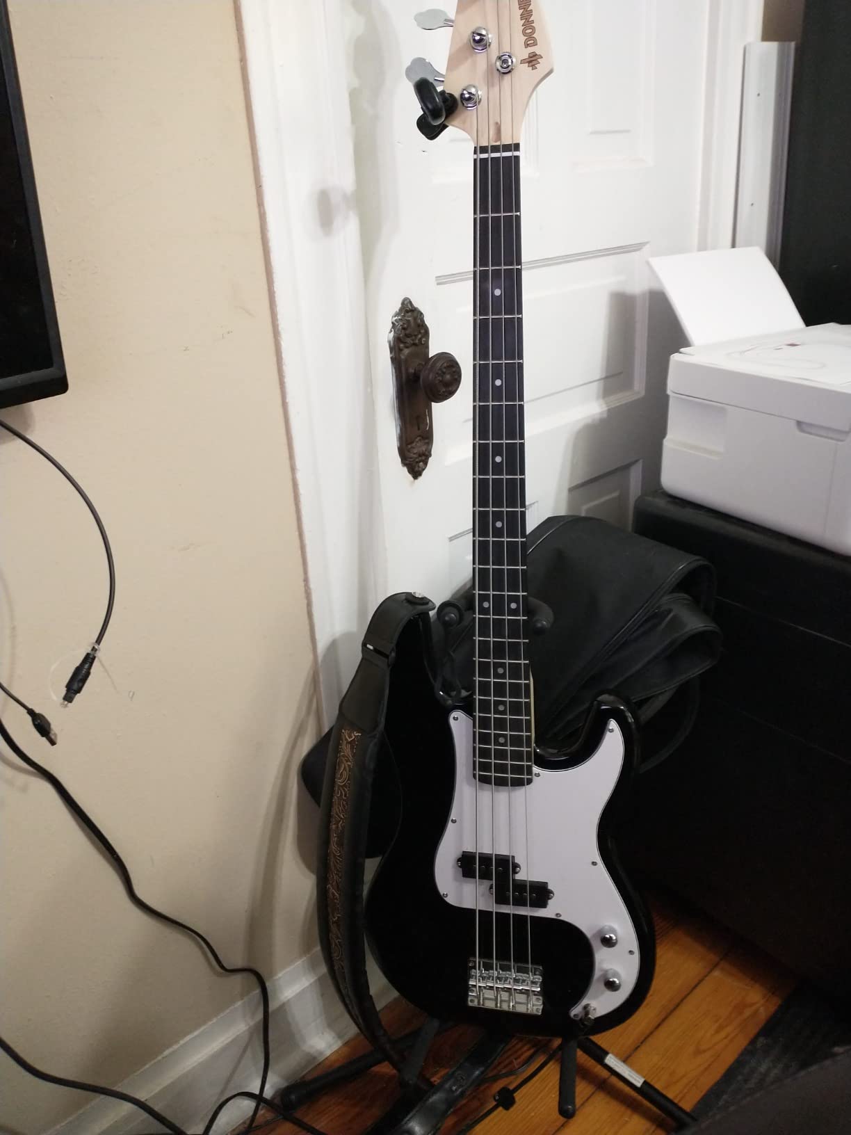 Donner Electric Bass 4 Strings Full-Size Guitar Kit PB-Style (Sunburst) customer photo 1