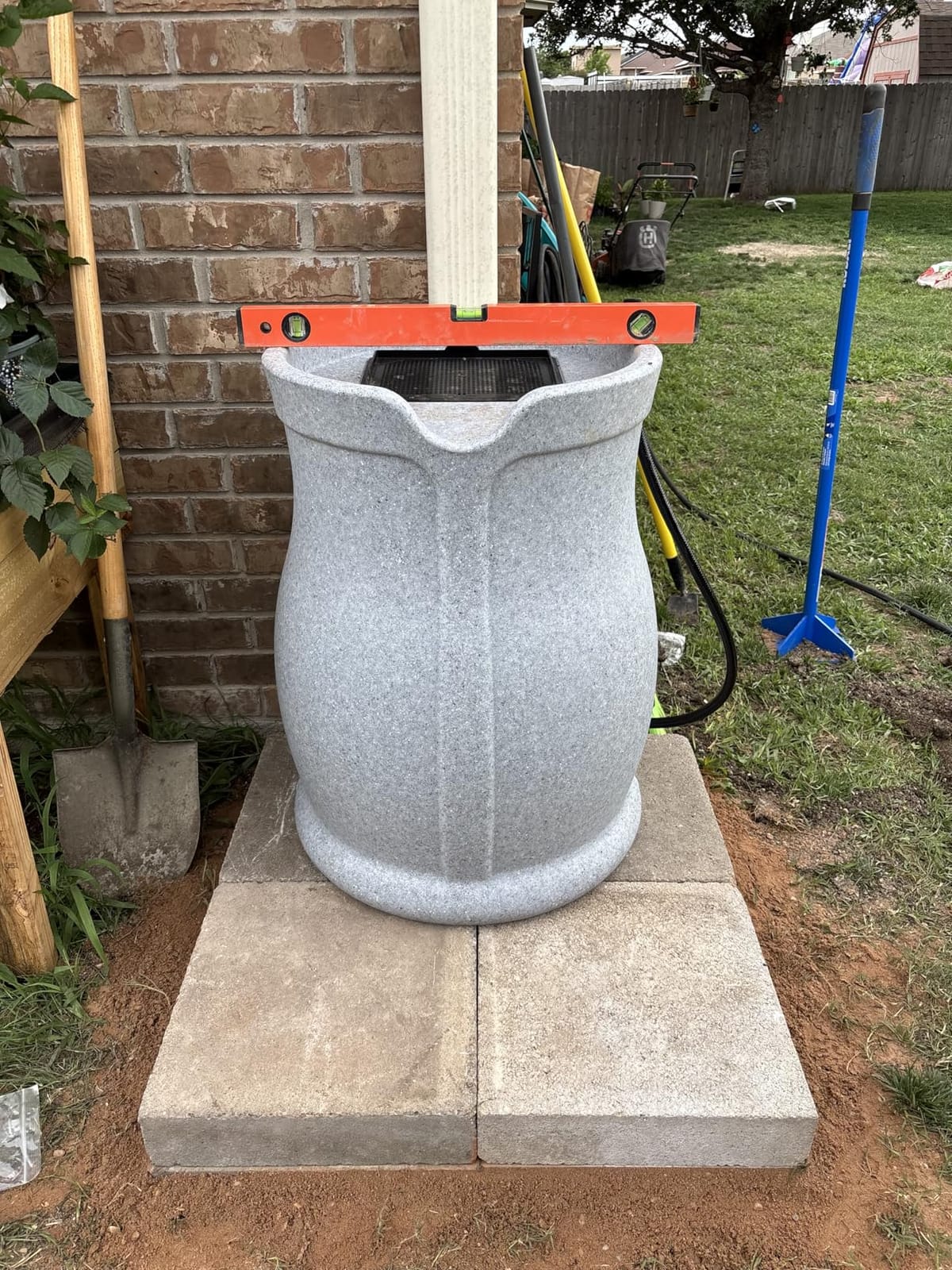 FCMP Outdoor Catalina 45 Gallon Rain Barrel, Light Granite customer photo 2
