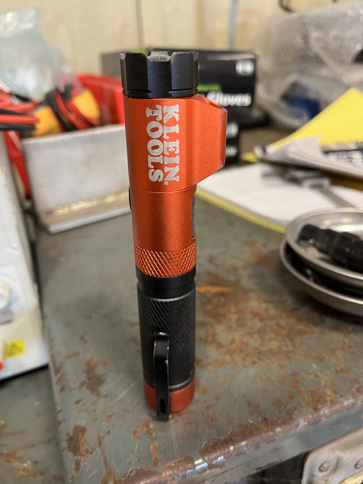 KLEIN TOOLS 56040 Magnetic LED Flashlight, 350 Lumen Rechargeable Flashlight, Twist Focus, Laser Pointer, Hands-Free, USB Charging Cable, for Work and Outdoor customer photo 1