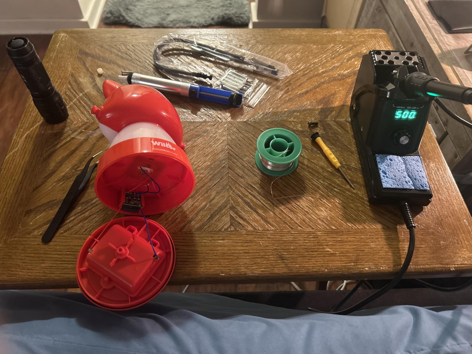 YIHUA 926 III 60W Digital Display Soldering Iron Station Kit with 2 Helping Hands, 6 Extra Iron Tips, Lead-Free Solder, Solder Sucker, S/S Tweezers, °C/ºF Conversion, Auto Sleep & Calibration Support customer photo 2