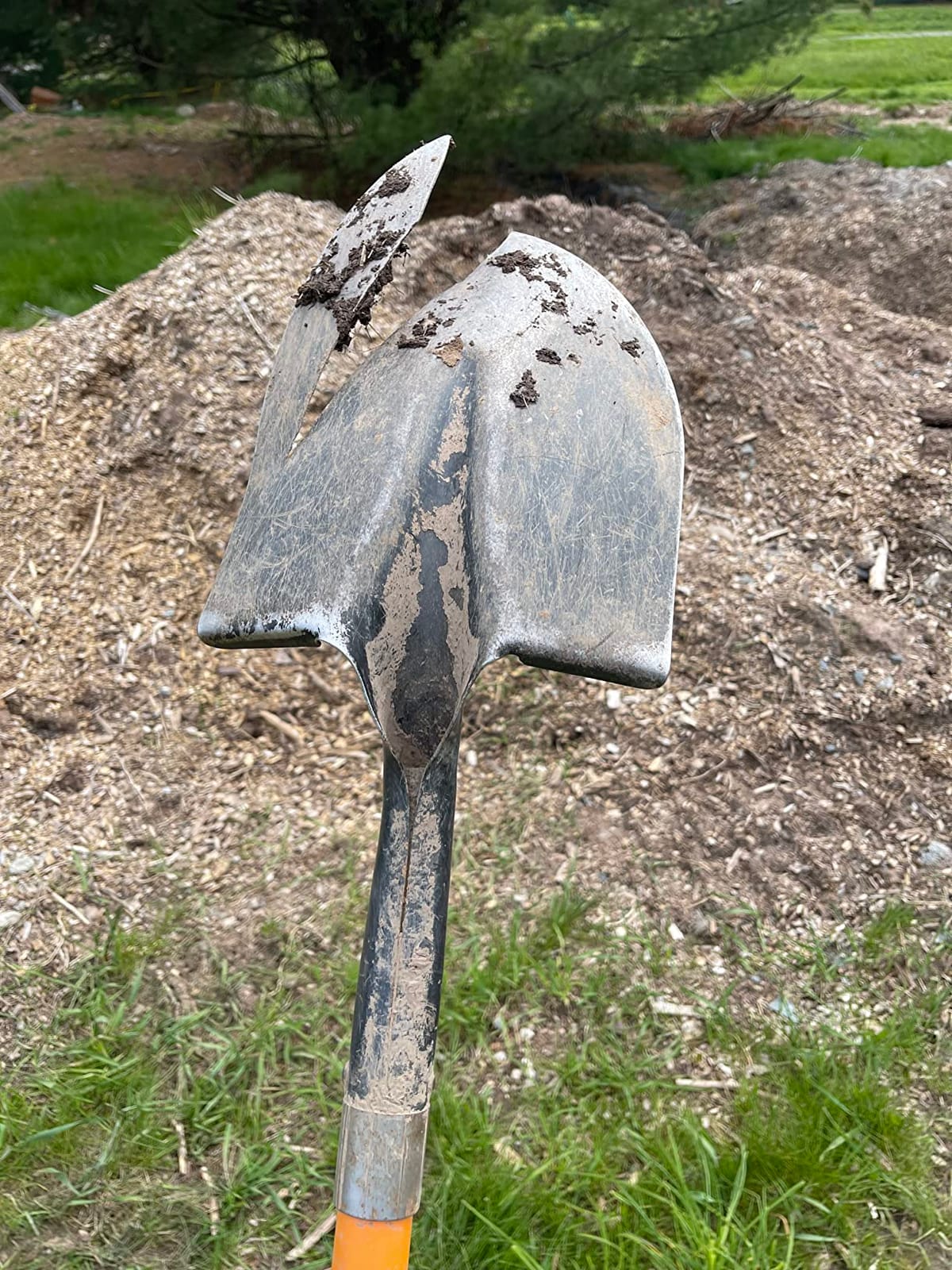 Ashman Heavy-Duty Digging Shovel (1 Pack) 41-Inch with Trenching Blade and Comfortable Handle - Ideal for Garden, Landscaping, Construction, and Masonry - Perfect for Digging Soil, Dirt, and Gravel. customer photo 1