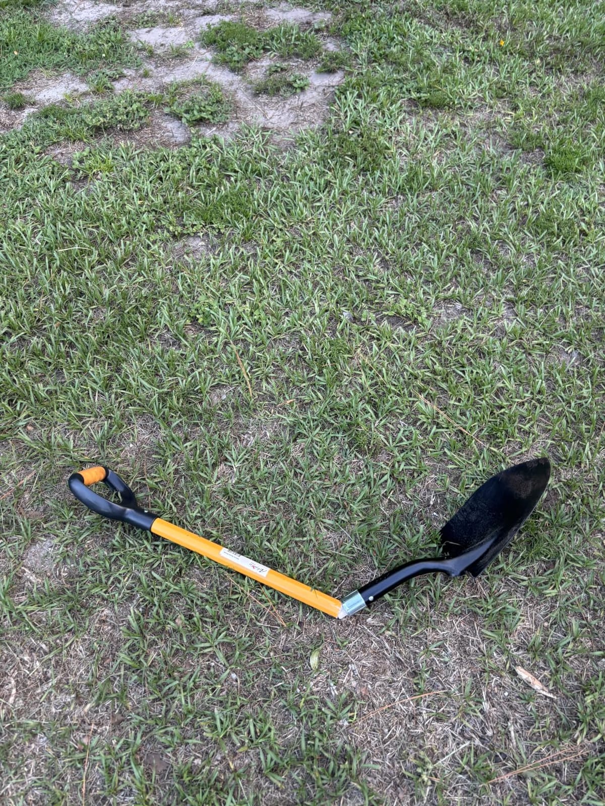Ashman Heavy-Duty Digging Shovel (1 Pack) 41-Inch with Trenching Blade and Comfortable Handle - Ideal for Garden, Landscaping, Construction, and Masonry - Perfect for Digging Soil, Dirt, and Gravel. customer photo 2